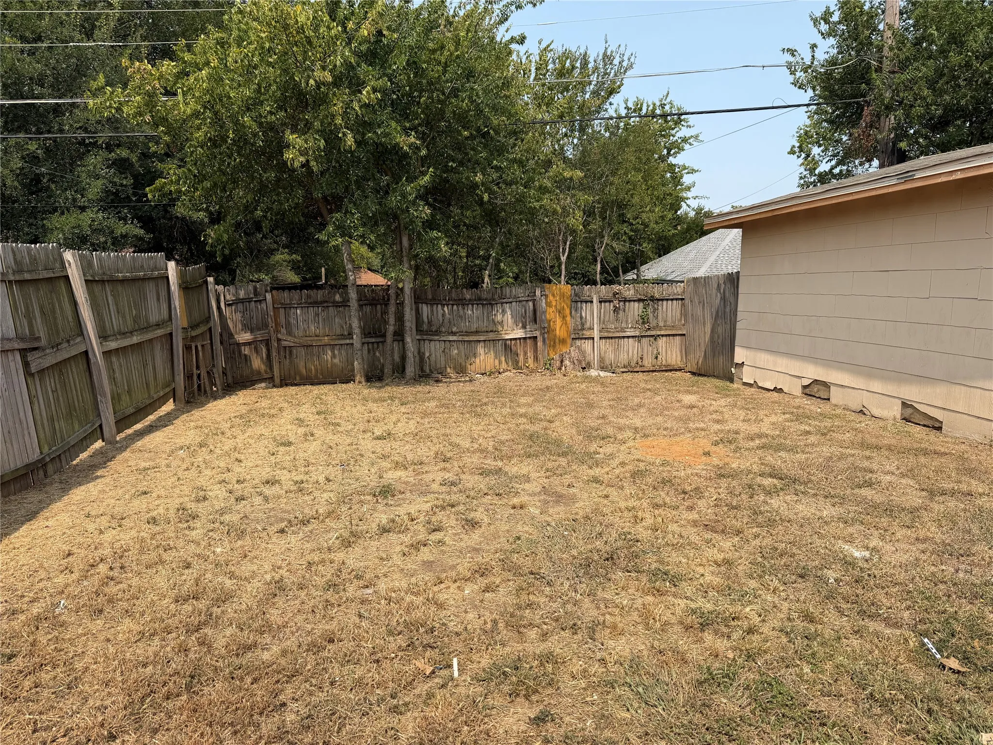 Duplex For Rent in Tarrant County , 2504 Normont Circle, Fort Worth, Texas 76103, 2 Bedroom, 1 Bathroom, 1 Garage spaces, 774 Sqft, built in 1954, mls#21355899, Real Estate Agent in Fort Worth, Homes For Rent in Tarrant county, Homes For Rent in Fort Worth, Realtor in Fort Worth Texas, Real Estate Brokerage Independent Realty Texas, Luminita Cordes Realtor