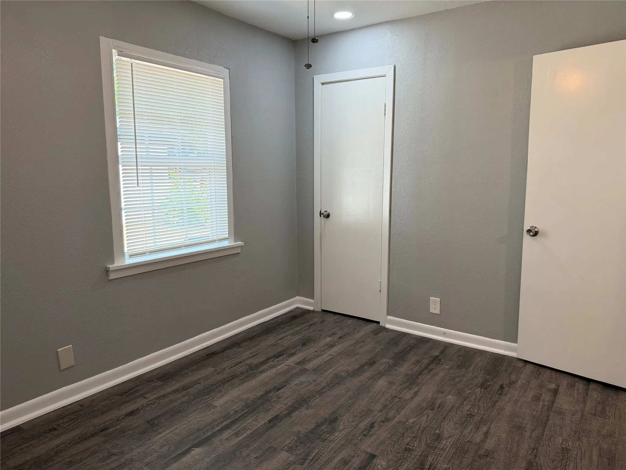 Duplex For Rent in Tarrant County , 2504 Normont Circle, Fort Worth, Texas 76103, 2 Bedroom, 1 Bathroom, 1 Garage spaces, 774 Sqft, built in 1954, mls#21355899, Real Estate Agent in Fort Worth, Homes For Rent in Tarrant county, Homes For Rent in Fort Worth, Realtor in Fort Worth Texas, Real Estate Brokerage Independent Realty Texas, Luminita Cordes Realtor