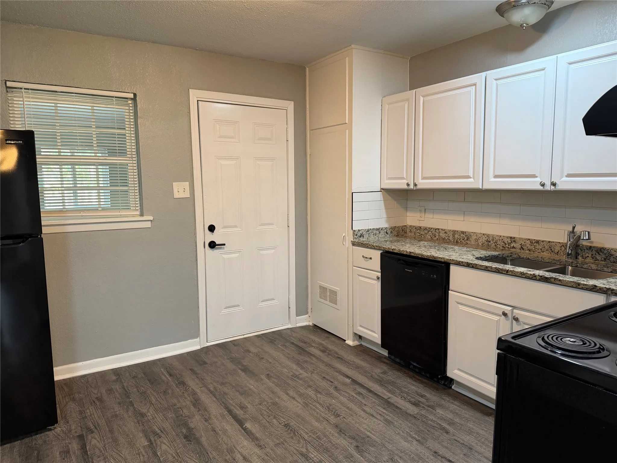 Duplex For Rent in Tarrant County , 2504 Normont Circle, Fort Worth, Texas 76103, 2 Bedroom, 1 Bathroom, 1 Garage spaces, 774 Sqft, built in 1954, mls#21355899, Real Estate Agent in Fort Worth, Homes For Rent in Tarrant county, Homes For Rent in Fort Worth, Realtor in Fort Worth Texas, Real Estate Brokerage Independent Realty Texas, Luminita Cordes Realtor