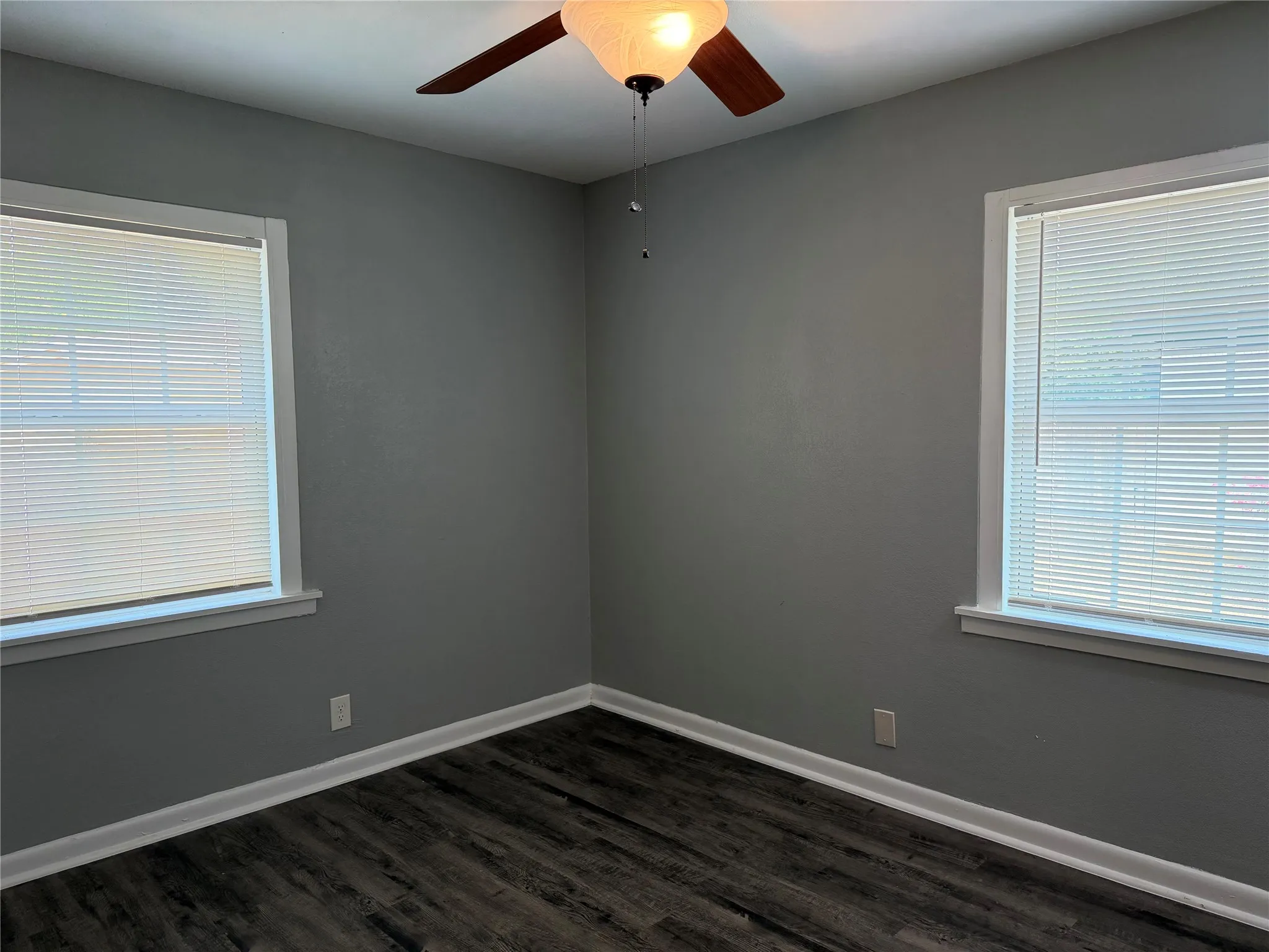Duplex For Rent in Tarrant County , 2504 Normont Circle, Fort Worth, Texas 76103, 2 Bedroom, 1 Bathroom, 1 Garage spaces, 774 Sqft, built in 1954, mls#21355899, Real Estate Agent in Fort Worth, Homes For Rent in Tarrant county, Homes For Rent in Fort Worth, Realtor in Fort Worth Texas, Real Estate Brokerage Independent Realty Texas, Luminita Cordes Realtor