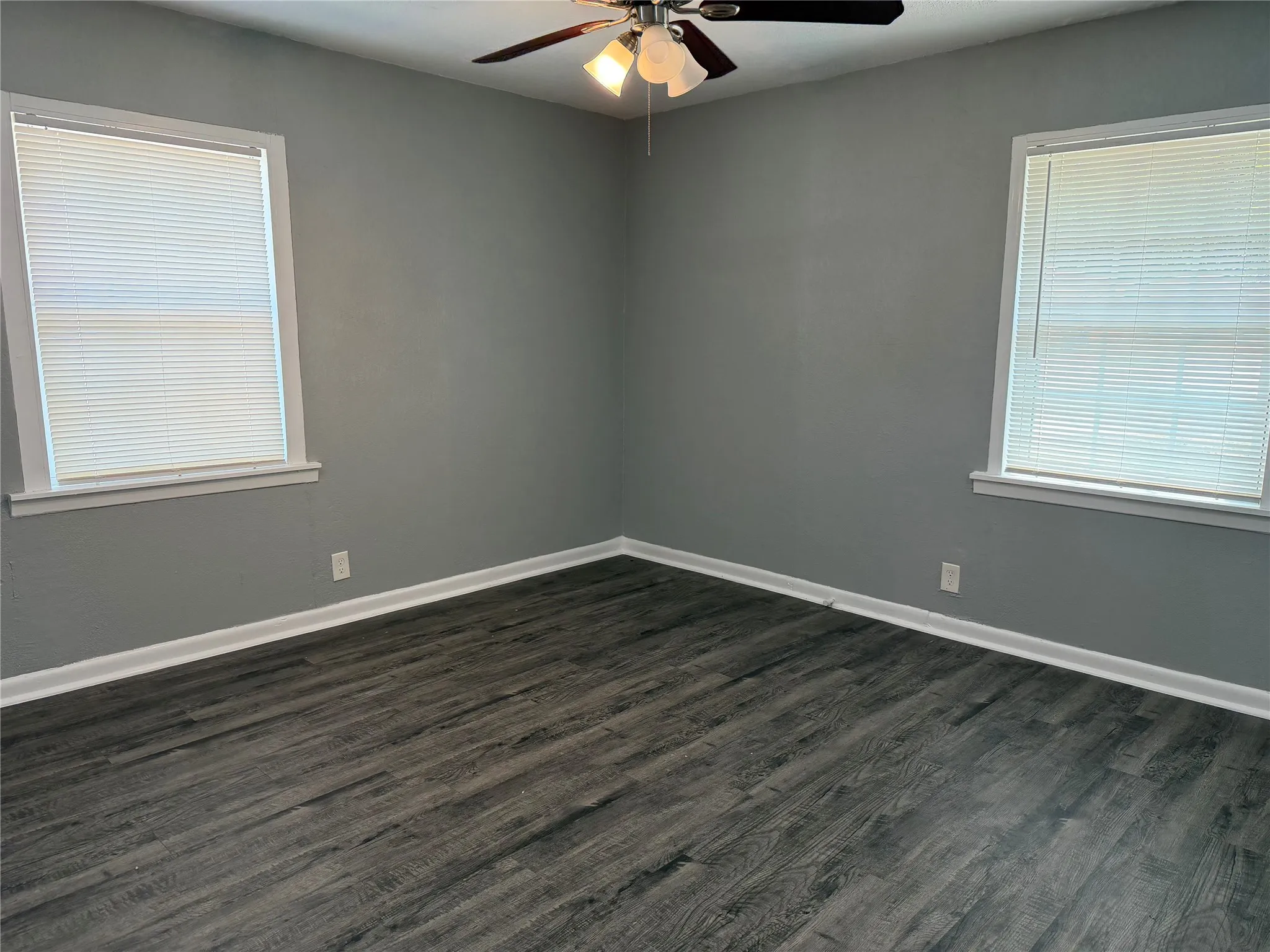 Duplex For Rent in Tarrant County , 2504 Normont Circle, Fort Worth, Texas 76103, 2 Bedroom, 1 Bathroom, 1 Garage spaces, 774 Sqft, built in 1954, mls#21355899, Real Estate Agent in Fort Worth, Homes For Rent in Tarrant county, Homes For Rent in Fort Worth, Realtor in Fort Worth Texas, Real Estate Brokerage Independent Realty Texas, Luminita Cordes Realtor