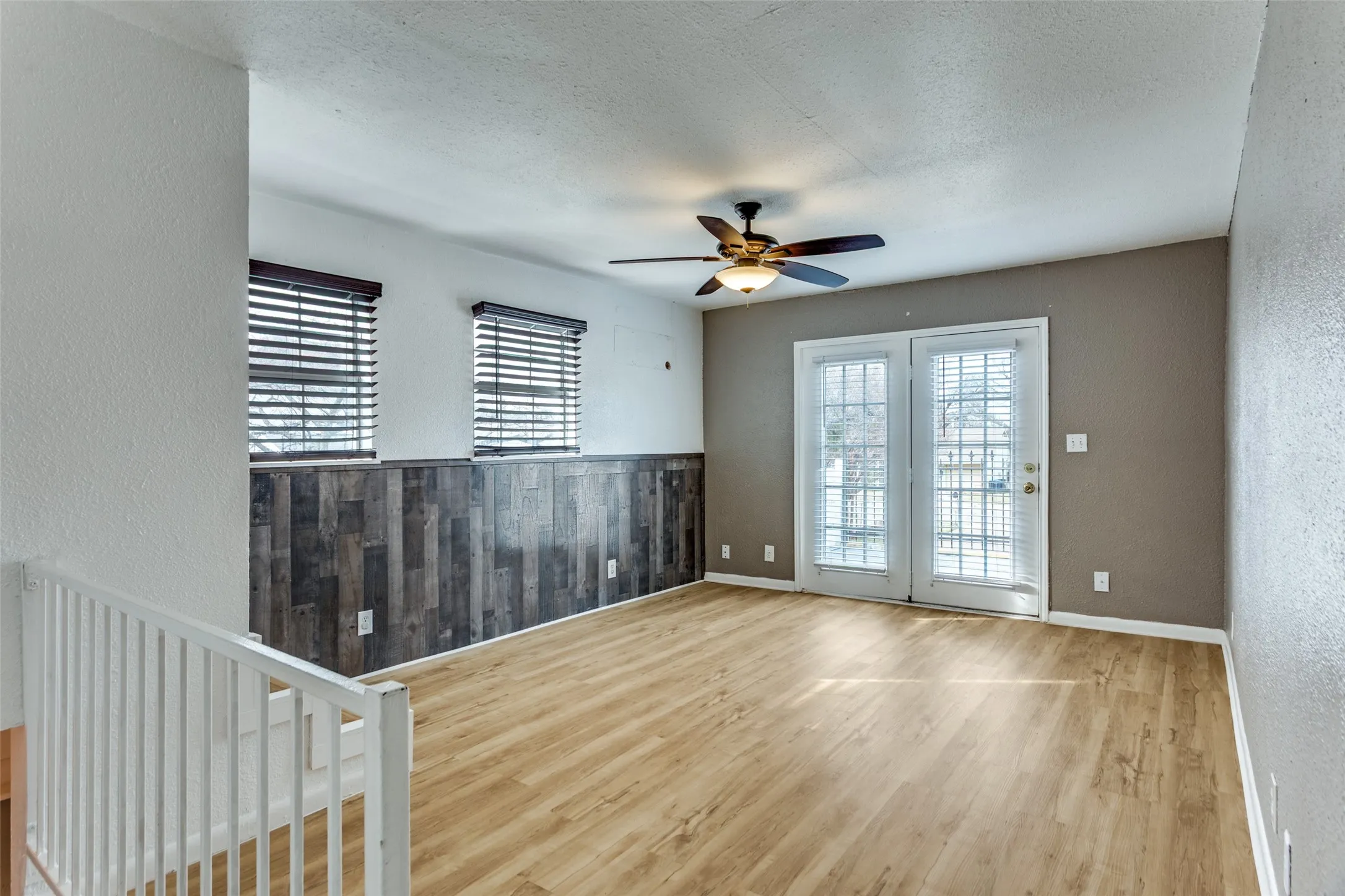Single Family Residence For Sale in Tarrant County , 2625 Frazier Avenue, Fort Worth, Texas 76110, 4 Bedroom, 3 Bathroom, Garage spaces, 1,760 Sqft, built in 1945, mls#21355909, Real Estate Agent in Fort Worth, Homes For Sale in Tarrant county, Homes For Sale in Fort Worth, Realtor in Fort Worth Texas, Real Estate Brokerage Independent Realty Texas, Luminita Cordes Realtor