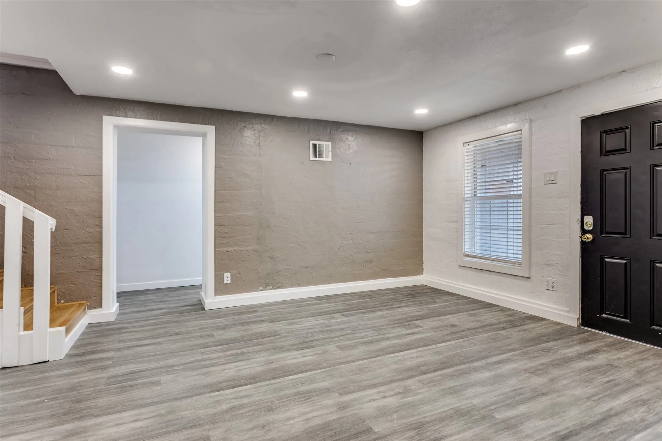 Single Family Residence For Sale in Tarrant County , 2625 Frazier Avenue, Fort Worth, Texas 76110, 4 Bedroom, 3 Bathroom, Garage spaces, 1,760 Sqft, built in 1945, mls#21355909, Real Estate Agent in Fort Worth, Homes For Sale in Tarrant county, Homes For Sale in Fort Worth, Realtor in Fort Worth Texas, Real Estate Brokerage Independent Realty Texas, Luminita Cordes Realtor