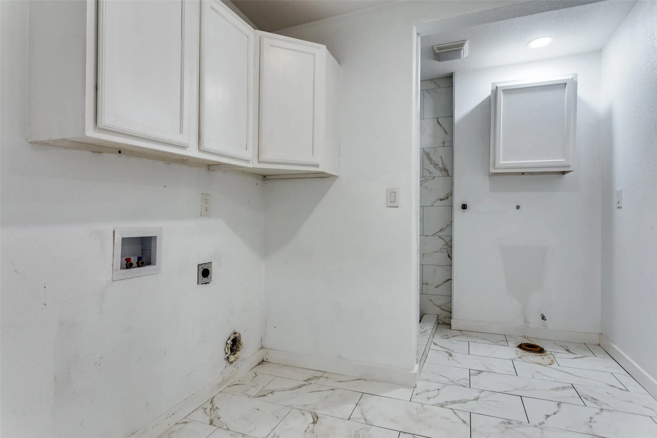 Single Family Residence For Sale in Tarrant County , 2625 Frazier Avenue, Fort Worth, Texas 76110, 4 Bedroom, 3 Bathroom, Garage spaces, 1,760 Sqft, built in 1945, mls#21355909, Real Estate Agent in Fort Worth, Homes For Sale in Tarrant county, Homes For Sale in Fort Worth, Realtor in Fort Worth Texas, Real Estate Brokerage Independent Realty Texas, Luminita Cordes Realtor
