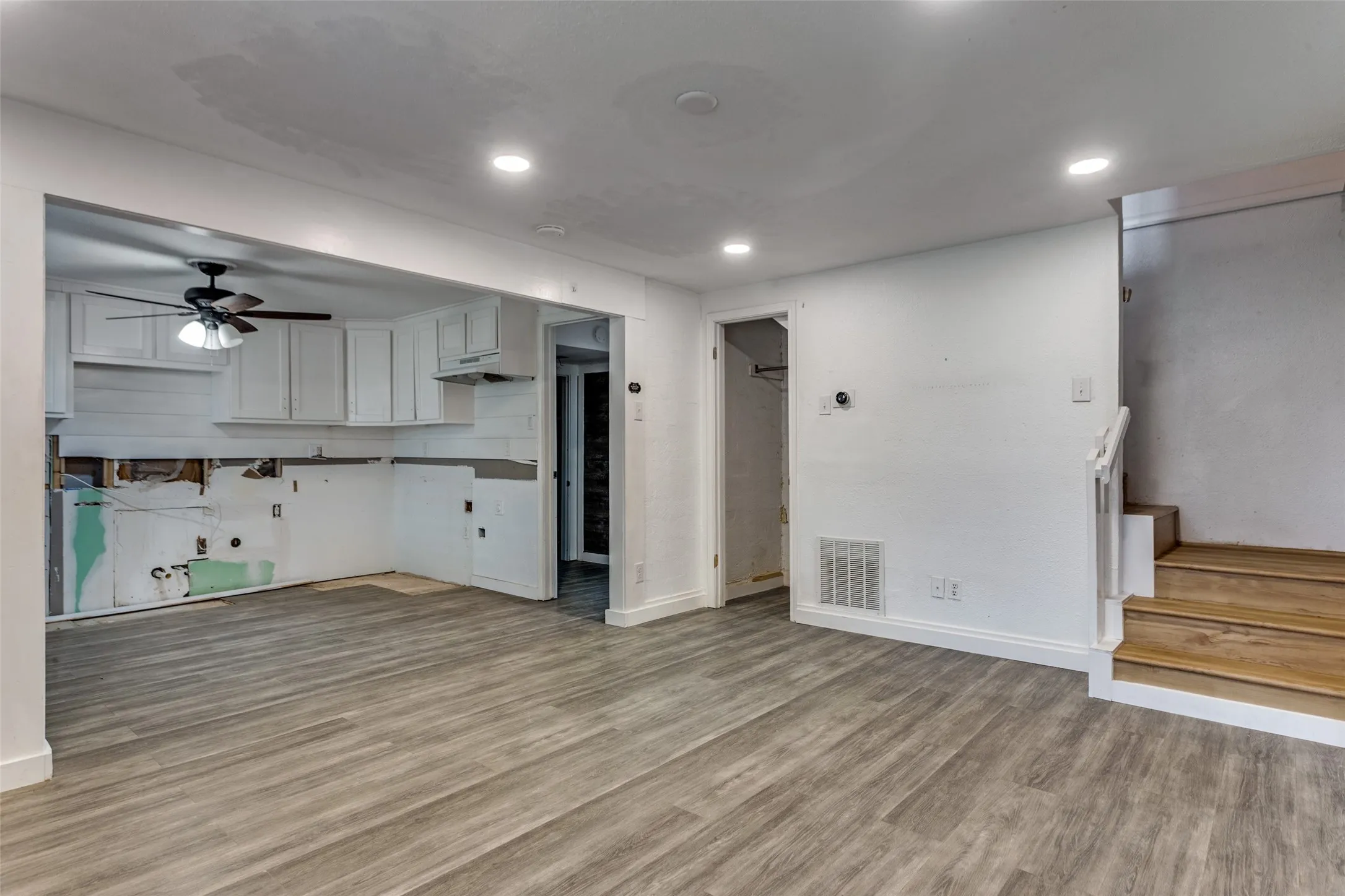 Single Family Residence For Sale in Tarrant County , 2625 Frazier Avenue, Fort Worth, Texas 76110, 4 Bedroom, 3 Bathroom, Garage spaces, 1,760 Sqft, built in 1945, mls#21355909, Real Estate Agent in Fort Worth, Homes For Sale in Tarrant county, Homes For Sale in Fort Worth, Realtor in Fort Worth Texas, Real Estate Brokerage Independent Realty Texas, Luminita Cordes Realtor