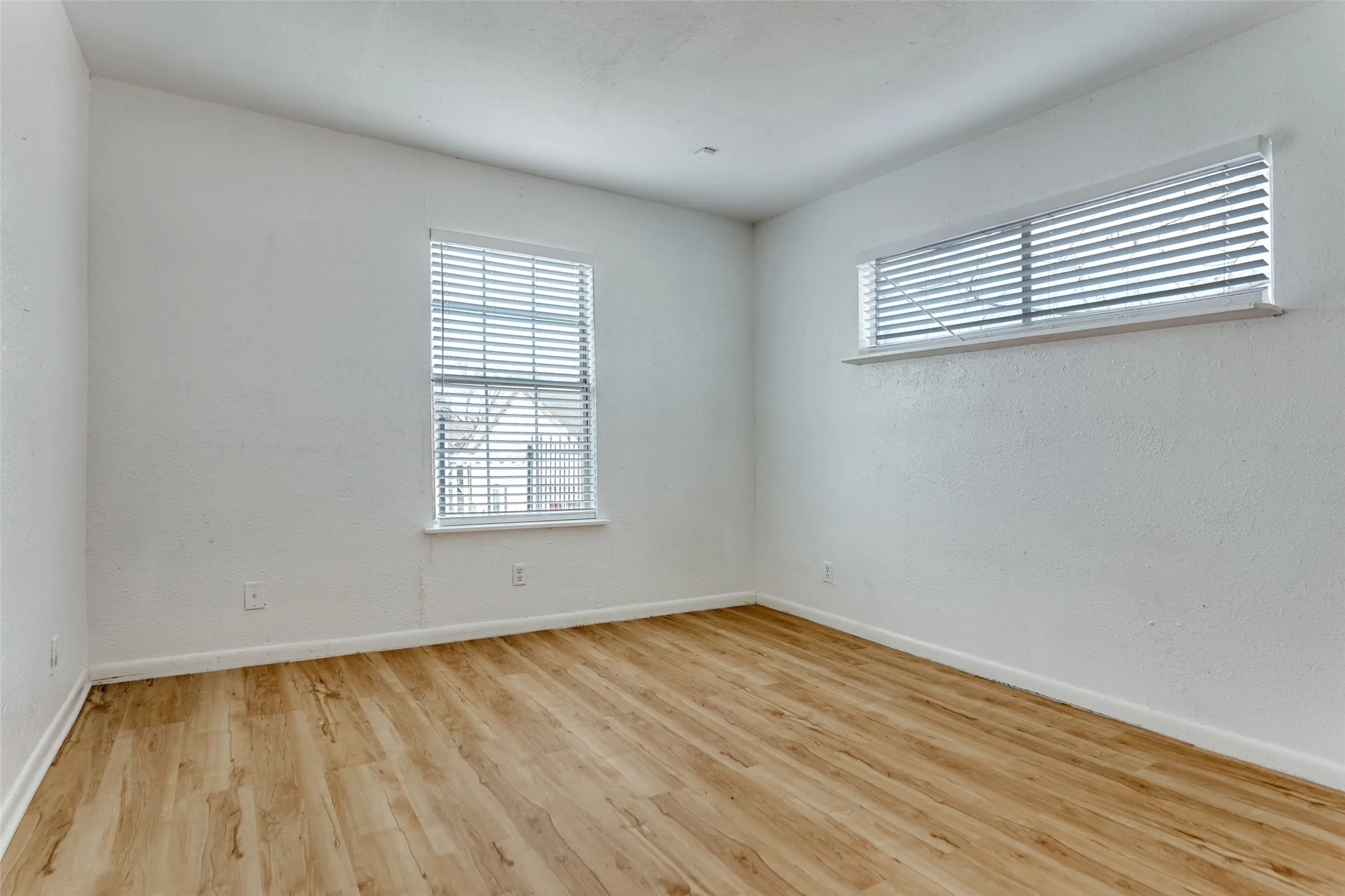 Single Family Residence For Sale in Tarrant County , 2625 Frazier Avenue, Fort Worth, Texas 76110, 4 Bedroom, 3 Bathroom, Garage spaces, 1,760 Sqft, built in 1945, mls#21355909, Real Estate Agent in Fort Worth, Homes For Sale in Tarrant county, Homes For Sale in Fort Worth, Realtor in Fort Worth Texas, Real Estate Brokerage Independent Realty Texas, Luminita Cordes Realtor