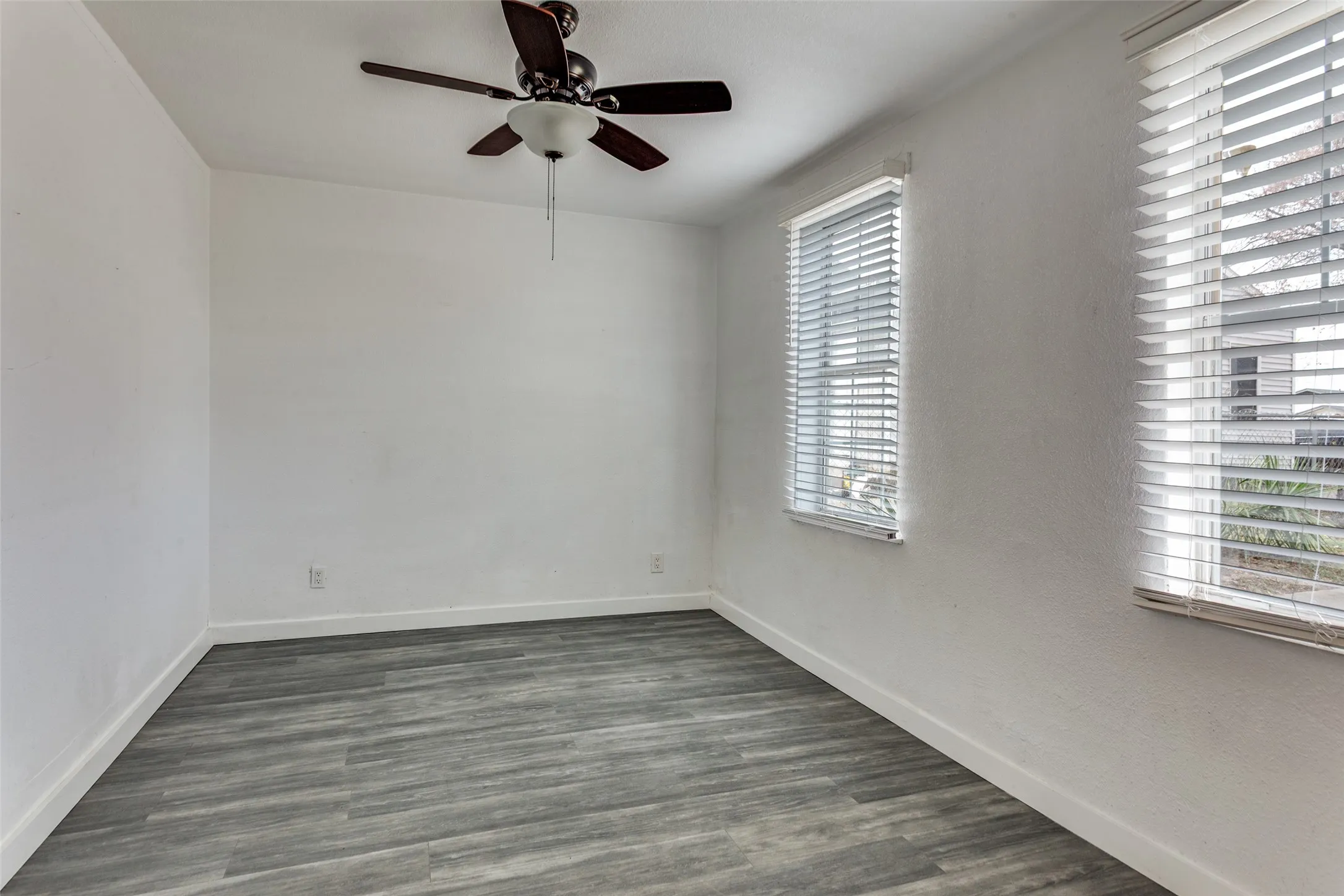 Single Family Residence For Sale in Tarrant County , 2625 Frazier Avenue, Fort Worth, Texas 76110, 4 Bedroom, 3 Bathroom, Garage spaces, 1,760 Sqft, built in 1945, mls#21355909, Real Estate Agent in Fort Worth, Homes For Sale in Tarrant county, Homes For Sale in Fort Worth, Realtor in Fort Worth Texas, Real Estate Brokerage Independent Realty Texas, Luminita Cordes Realtor