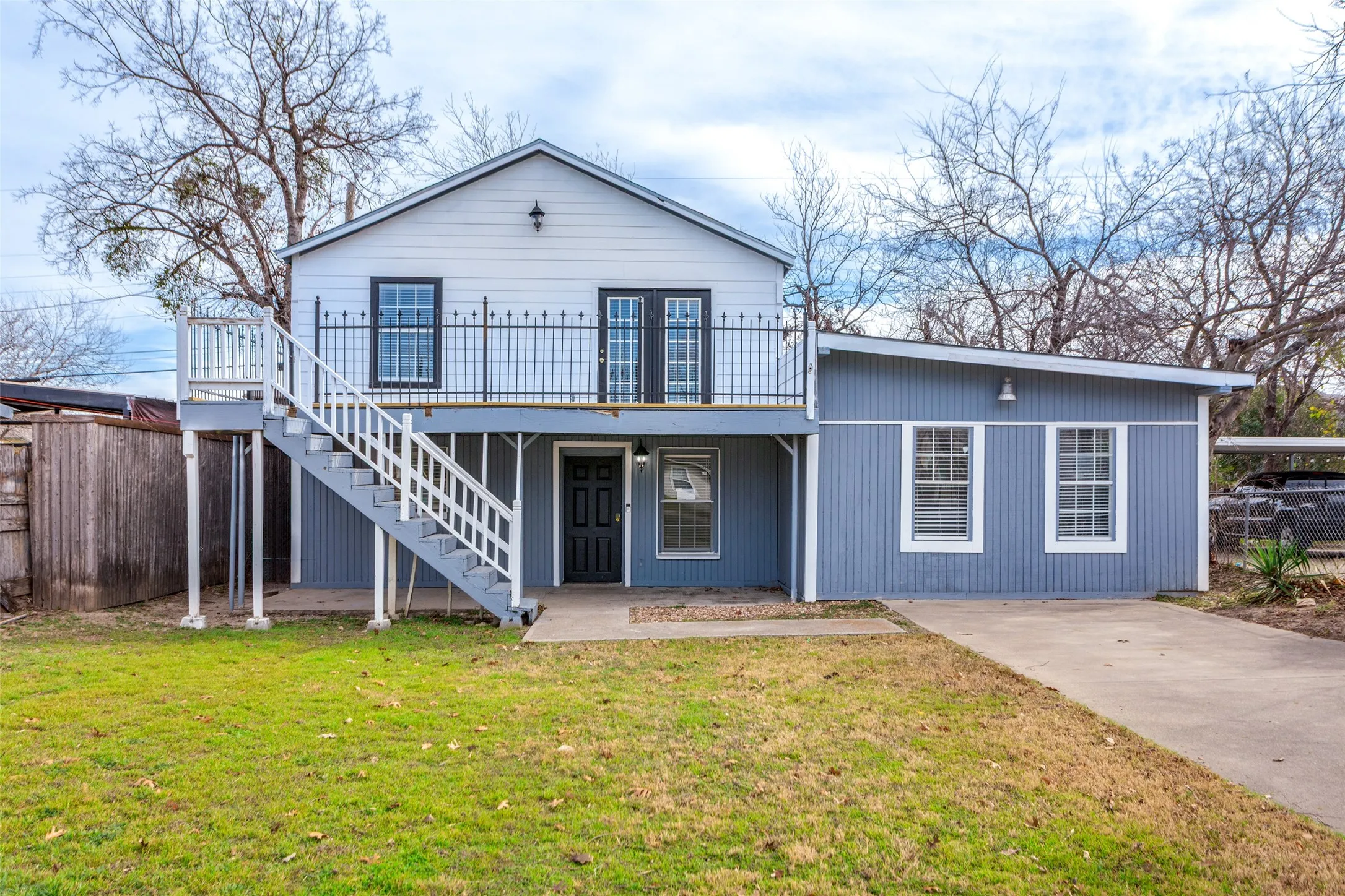 Single Family Residence For Sale in Tarrant County , 2625 Frazier Avenue, Fort Worth, Texas 76110, 4 Bedroom, 3 Bathroom, Garage spaces, 1,760 Sqft, built in 1945, mls#21355909, Real Estate Agent in Fort Worth, Homes For Sale in Tarrant county, Homes For Sale in Fort Worth, Realtor in Fort Worth Texas, Real Estate Brokerage Independent Realty Texas, Luminita Cordes Realtor