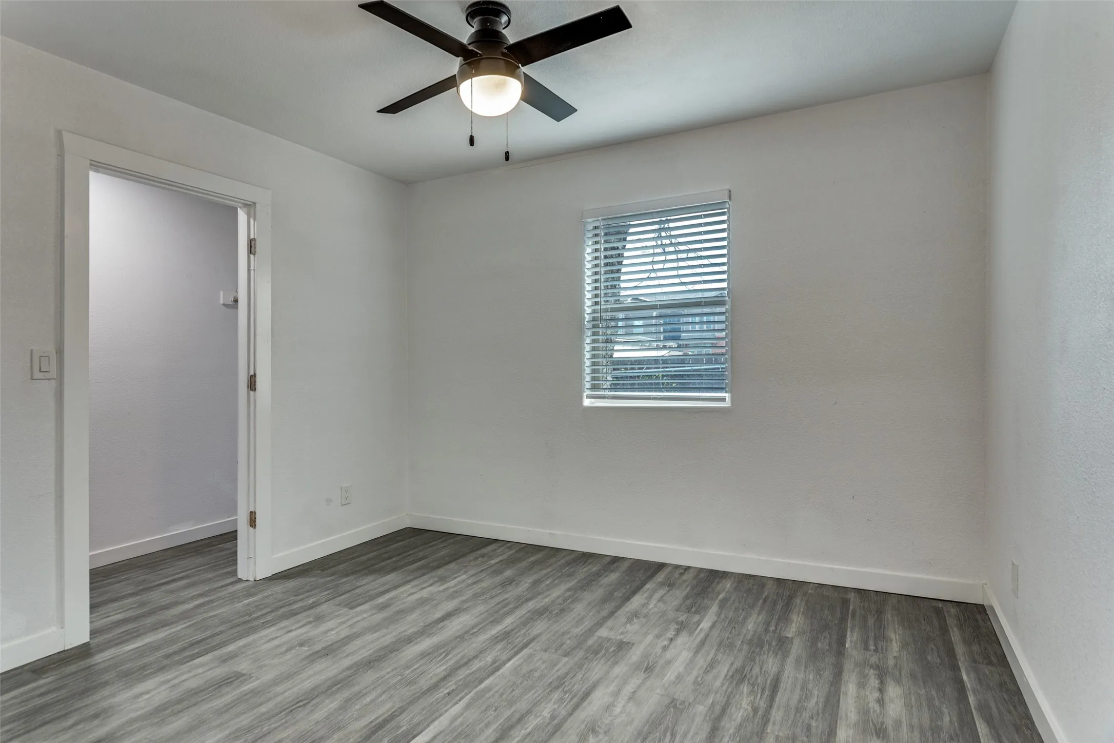 Single Family Residence For Sale in Tarrant County , 2625 Frazier Avenue, Fort Worth, Texas 76110, 4 Bedroom, 3 Bathroom, Garage spaces, 1,760 Sqft, built in 1945, mls#21355909, Real Estate Agent in Fort Worth, Homes For Sale in Tarrant county, Homes For Sale in Fort Worth, Realtor in Fort Worth Texas, Real Estate Brokerage Independent Realty Texas, Luminita Cordes Realtor