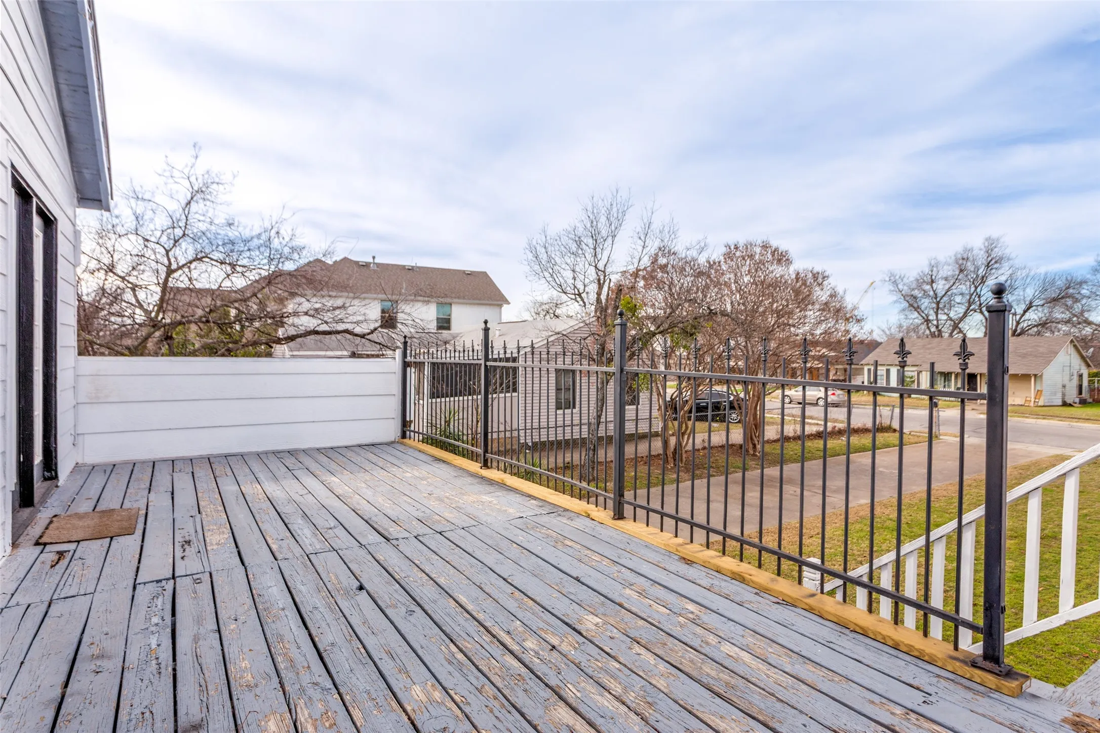 Single Family Residence For Sale in Tarrant County , 2625 Frazier Avenue, Fort Worth, Texas 76110, 4 Bedroom, 3 Bathroom, Garage spaces, 1,760 Sqft, built in 1945, mls#21355909, Real Estate Agent in Fort Worth, Homes For Sale in Tarrant county, Homes For Sale in Fort Worth, Realtor in Fort Worth Texas, Real Estate Brokerage Independent Realty Texas, Luminita Cordes Realtor