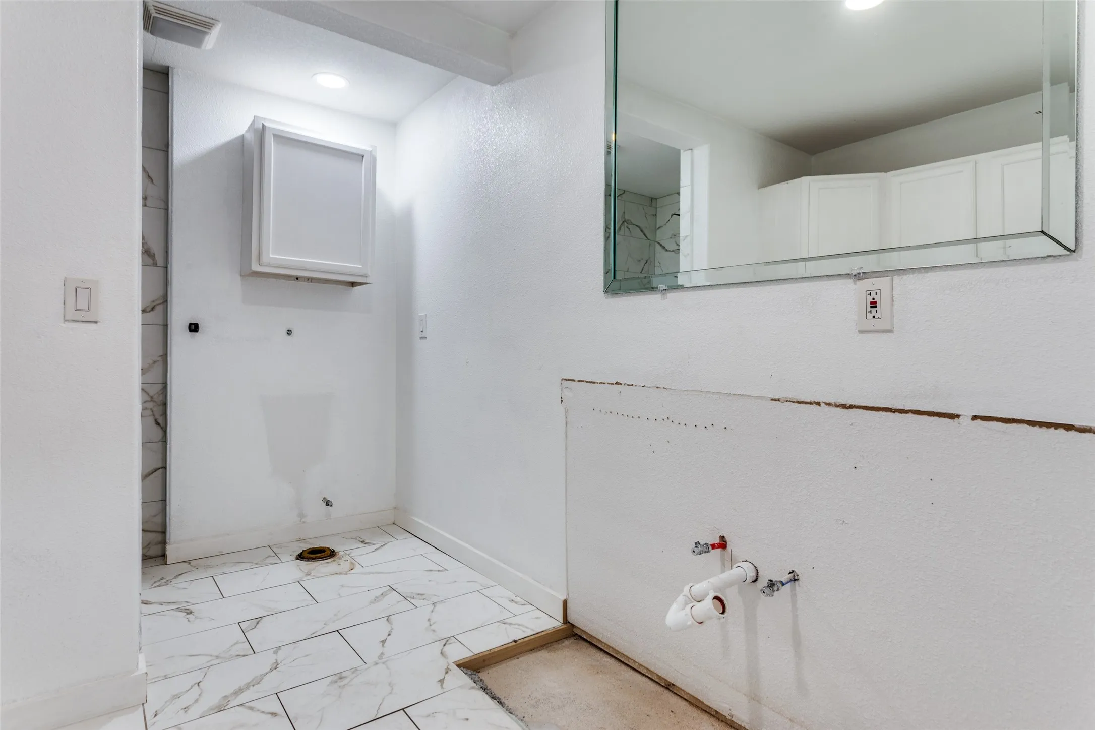 Single Family Residence For Sale in Tarrant County , 2625 Frazier Avenue, Fort Worth, Texas 76110, 4 Bedroom, 3 Bathroom, Garage spaces, 1,760 Sqft, built in 1945, mls#21355909, Real Estate Agent in Fort Worth, Homes For Sale in Tarrant county, Homes For Sale in Fort Worth, Realtor in Fort Worth Texas, Real Estate Brokerage Independent Realty Texas, Luminita Cordes Realtor