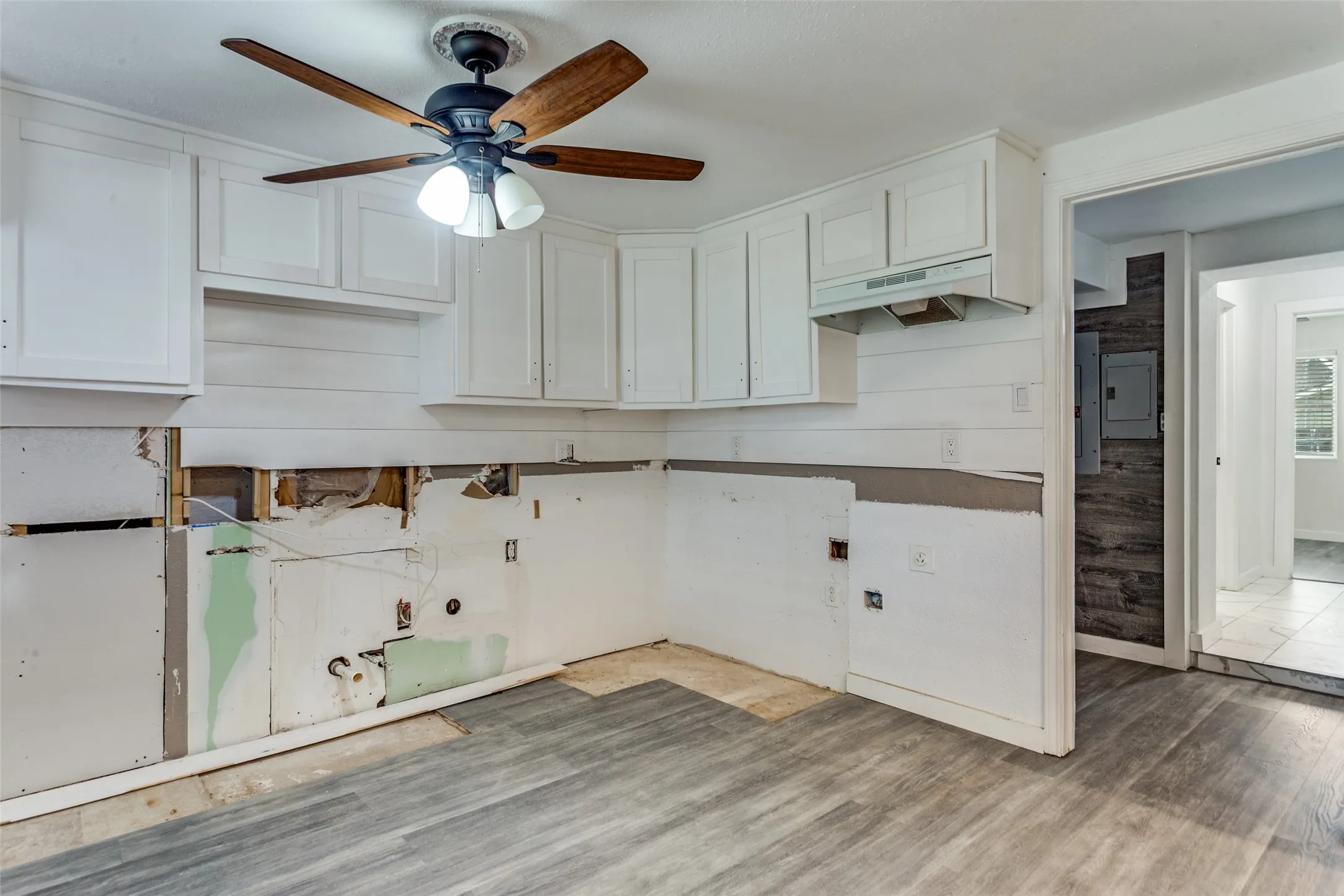 Single Family Residence For Sale in Tarrant County , 2625 Frazier Avenue, Fort Worth, Texas 76110, 4 Bedroom, 3 Bathroom, Garage spaces, 1,760 Sqft, built in 1945, mls#21355909, Real Estate Agent in Fort Worth, Homes For Sale in Tarrant county, Homes For Sale in Fort Worth, Realtor in Fort Worth Texas, Real Estate Brokerage Independent Realty Texas, Luminita Cordes Realtor