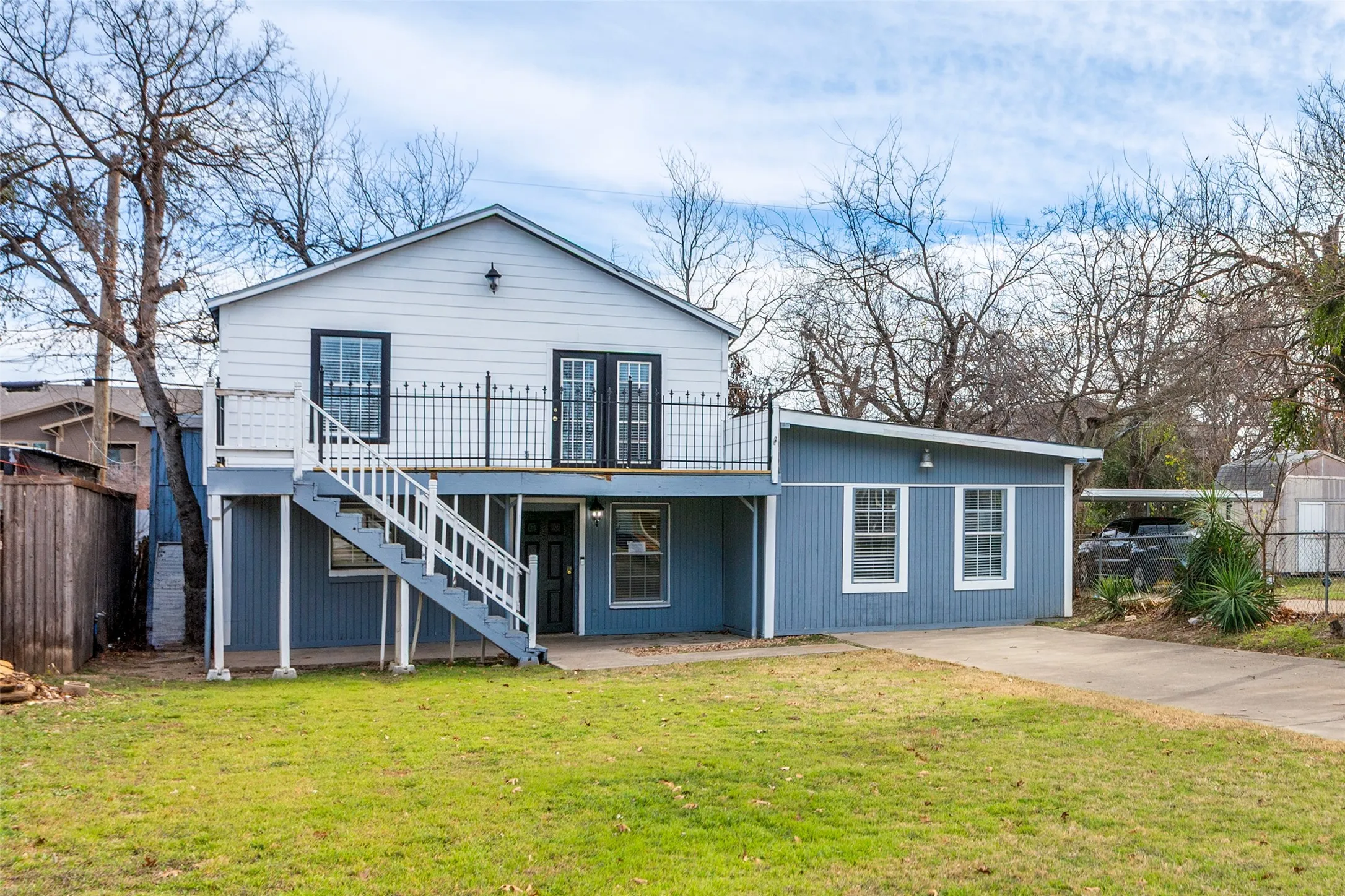 Single Family Residence For Sale in Tarrant County , 2625 Frazier Avenue, Fort Worth, Texas 76110, 4 Bedroom, 3 Bathroom, Garage spaces, 1,760 Sqft, built in 1945, mls#21355909, Real Estate Agent in Fort Worth, Homes For Sale in Tarrant county, Homes For Sale in Fort Worth, Realtor in Fort Worth Texas, Real Estate Brokerage Independent Realty Texas, Luminita Cordes Realtor