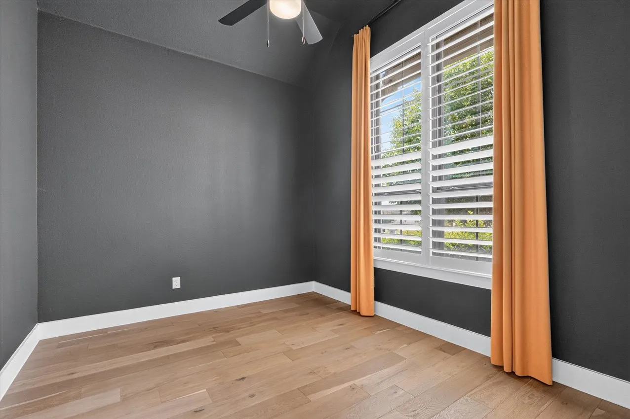 Single Family Residence For Sale in Grayson County , 1604 Swan Street, Van Alstyne, Texas 75495, 3 Bedroom, 3 Bathroom, 2 Garage spaces, 2,317 Sqft, built in 2021, mls#21355770, Real Estate Agent in Van Alstyne, Homes For Sale in Grayson county, Homes For Sale in Van Alstyne, Realtor in Van Alstyne Texas, Real Estate Brokerage Independent Realty Texas, Luminita Cordes Realtor