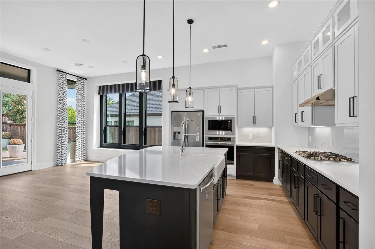 Single Family Residence For Sale in Grayson County , 1604 Swan Street, Van Alstyne, Texas 75495, 3 Bedroom, 3 Bathroom, 2 Garage spaces, 2,317 Sqft, built in 2021, mls#21355770, Real Estate Agent in Van Alstyne, Homes For Sale in Grayson county, Homes For Sale in Van Alstyne, Realtor in Van Alstyne Texas, Real Estate Brokerage Independent Realty Texas, Luminita Cordes Realtor