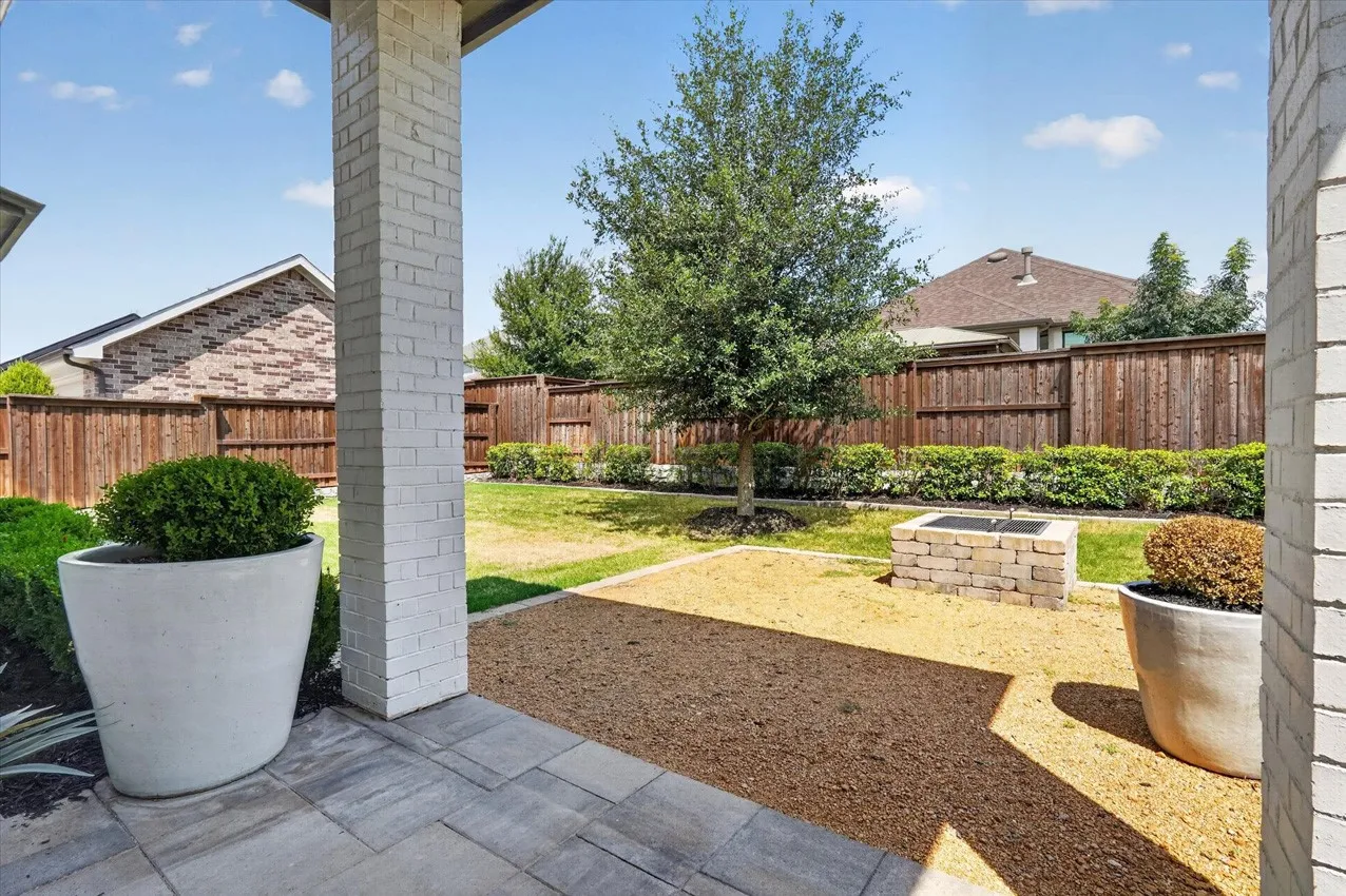 Single Family Residence For Sale in Grayson County , 1604 Swan Street, Van Alstyne, Texas 75495, 3 Bedroom, 3 Bathroom, 2 Garage spaces, 2,317 Sqft, built in 2021, mls#21355770, Real Estate Agent in Van Alstyne, Homes For Sale in Grayson county, Homes For Sale in Van Alstyne, Realtor in Van Alstyne Texas, Real Estate Brokerage Independent Realty Texas, Luminita Cordes Realtor
