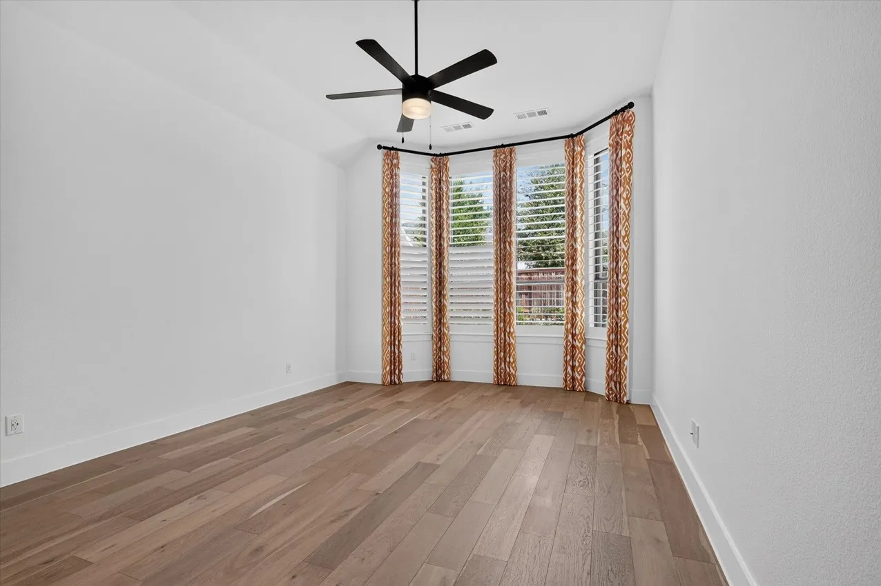 Single Family Residence For Sale in Grayson County , 1604 Swan Street, Van Alstyne, Texas 75495, 3 Bedroom, 3 Bathroom, 2 Garage spaces, 2,317 Sqft, built in 2021, mls#21355770, Real Estate Agent in Van Alstyne, Homes For Sale in Grayson county, Homes For Sale in Van Alstyne, Realtor in Van Alstyne Texas, Real Estate Brokerage Independent Realty Texas, Luminita Cordes Realtor