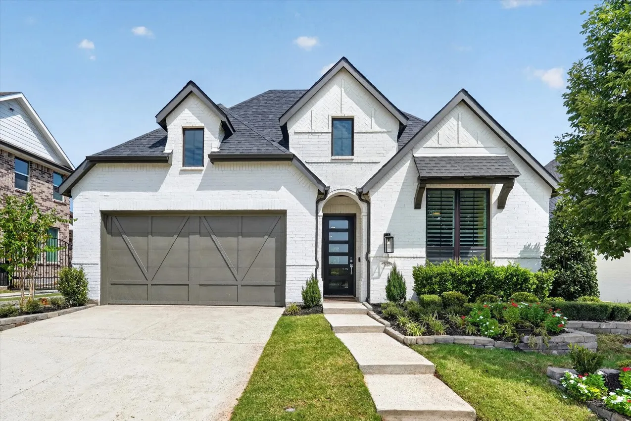 Single Family Residence For Sale in Grayson County , 1604 Swan Street, Van Alstyne, Texas 75495, 3 Bedroom, 3 Bathroom, 2 Garage spaces, 2,317 Sqft, built in 2021, mls#21355770, Real Estate Agent in Van Alstyne, Homes For Sale in Grayson county, Homes For Sale in Van Alstyne, Realtor in Van Alstyne Texas, Real Estate Brokerage Independent Realty Texas, Luminita Cordes Realtor