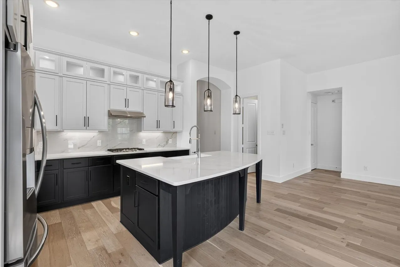 Single Family Residence For Sale in Grayson County , 1604 Swan Street, Van Alstyne, Texas 75495, 3 Bedroom, 3 Bathroom, 2 Garage spaces, 2,317 Sqft, built in 2021, mls#21355770, Real Estate Agent in Van Alstyne, Homes For Sale in Grayson county, Homes For Sale in Van Alstyne, Realtor in Van Alstyne Texas, Real Estate Brokerage Independent Realty Texas, Luminita Cordes Realtor
