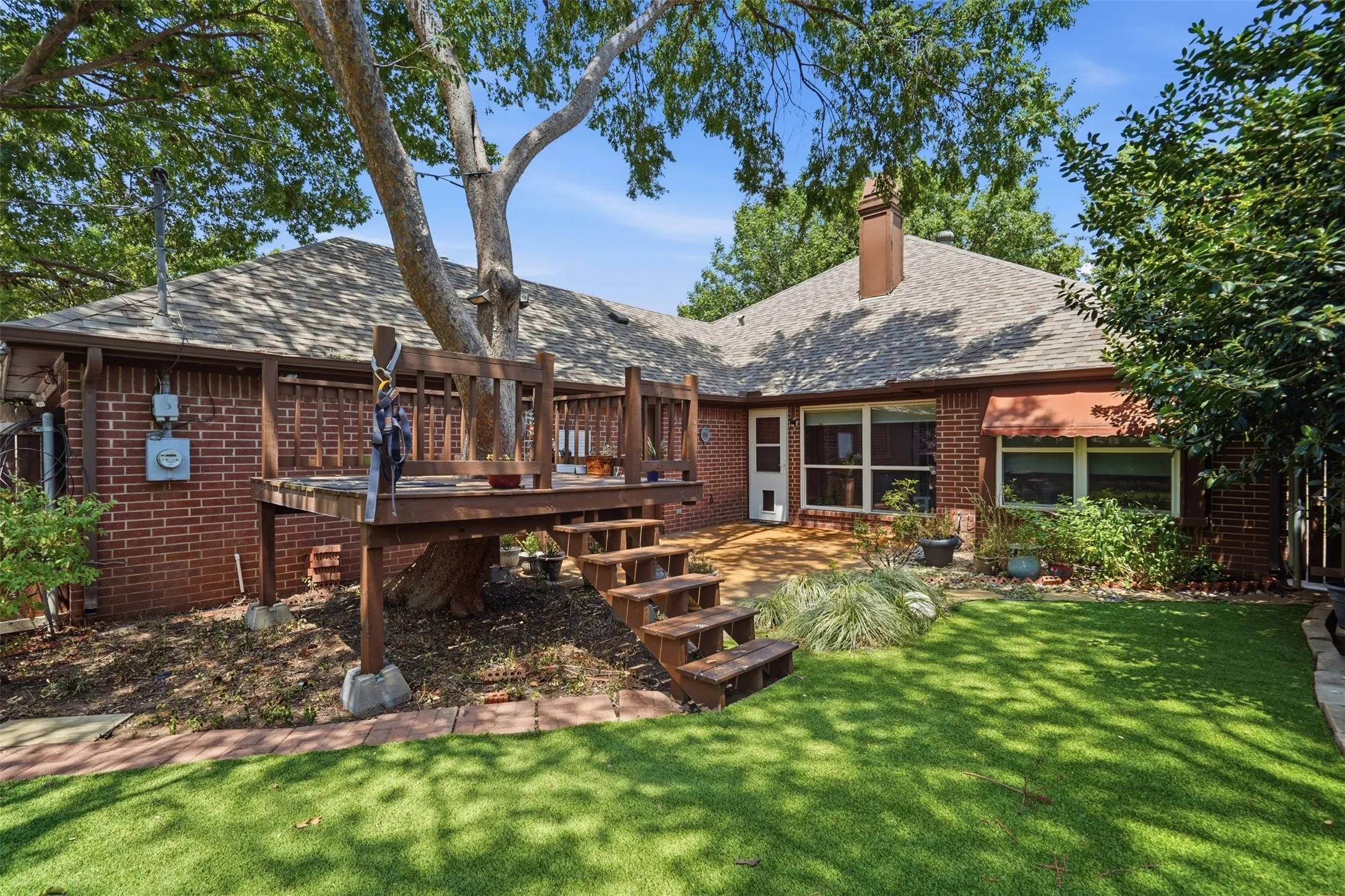 Single Family Residence For Sale in Tarrant County , 2229 Weatherbee Street, Fort Worth, Texas 76110, 3 Bedroom, 2 Bathroom, 2 Garage spaces, 2,175 Sqft, built in 1991, mls#21352977, Real Estate Agent in Fort Worth, Homes For Sale in Tarrant county, Homes For Sale in Fort Worth, Realtor in Fort Worth Texas, Real Estate Brokerage Independent Realty Texas, Luminita Cordes Realtor