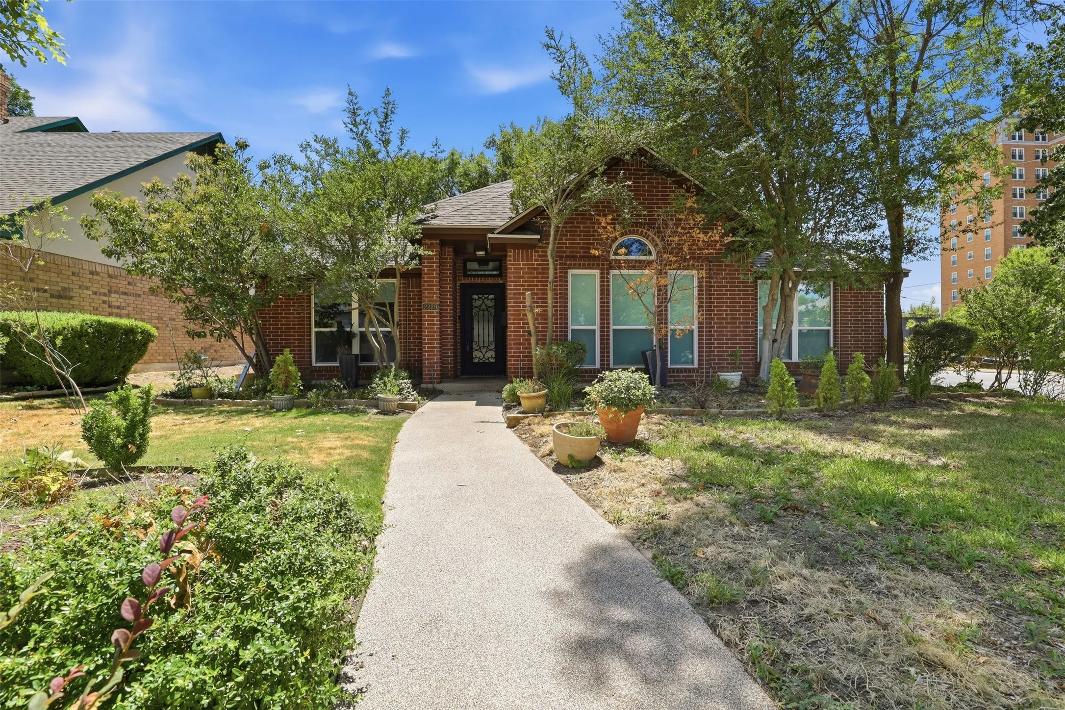 Single Family Residence For Sale in Tarrant County , 2229 Weatherbee Street, Fort Worth, Texas 76110, 3 Bedroom, 2 Bathroom, 2 Garage spaces, 2,175 Sqft, built in 1991, mls#21352977, Real Estate Agent in Fort Worth, Homes For Sale in Tarrant county, Homes For Sale in Fort Worth, Realtor in Fort Worth Texas, Real Estate Brokerage Independent Realty Texas, Luminita Cordes Realtor