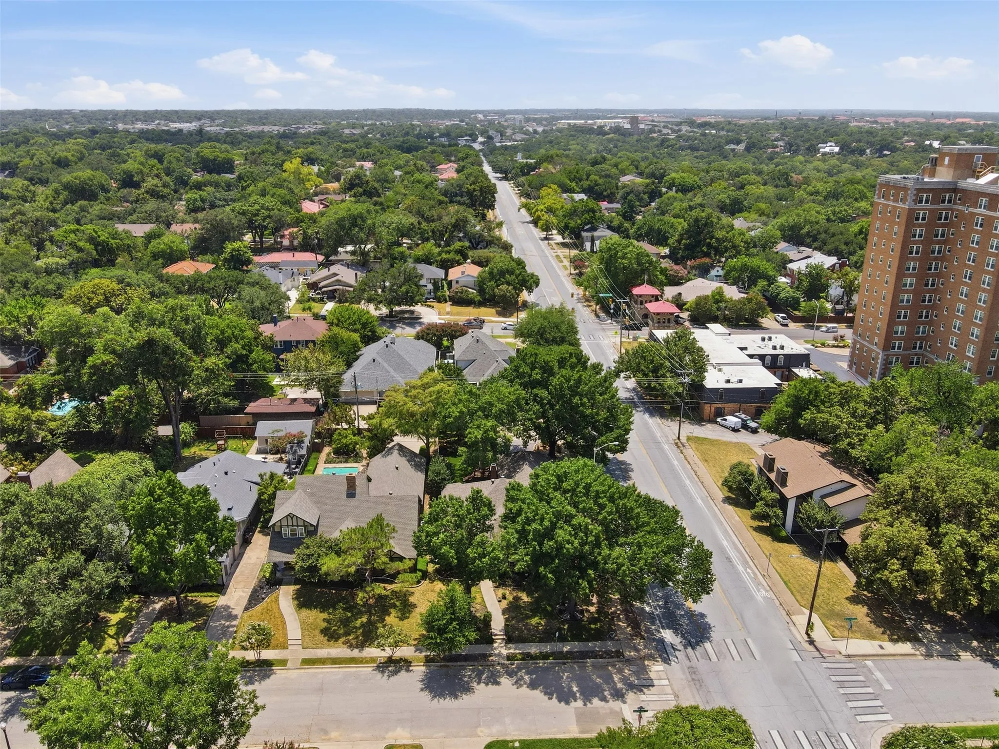 Single Family Residence For Sale in Tarrant County , 2229 Weatherbee Street, Fort Worth, Texas 76110, 3 Bedroom, 2 Bathroom, 2 Garage spaces, 2,175 Sqft, built in 1991, mls#21352977, Real Estate Agent in Fort Worth, Homes For Sale in Tarrant county, Homes For Sale in Fort Worth, Realtor in Fort Worth Texas, Real Estate Brokerage Independent Realty Texas, Luminita Cordes Realtor