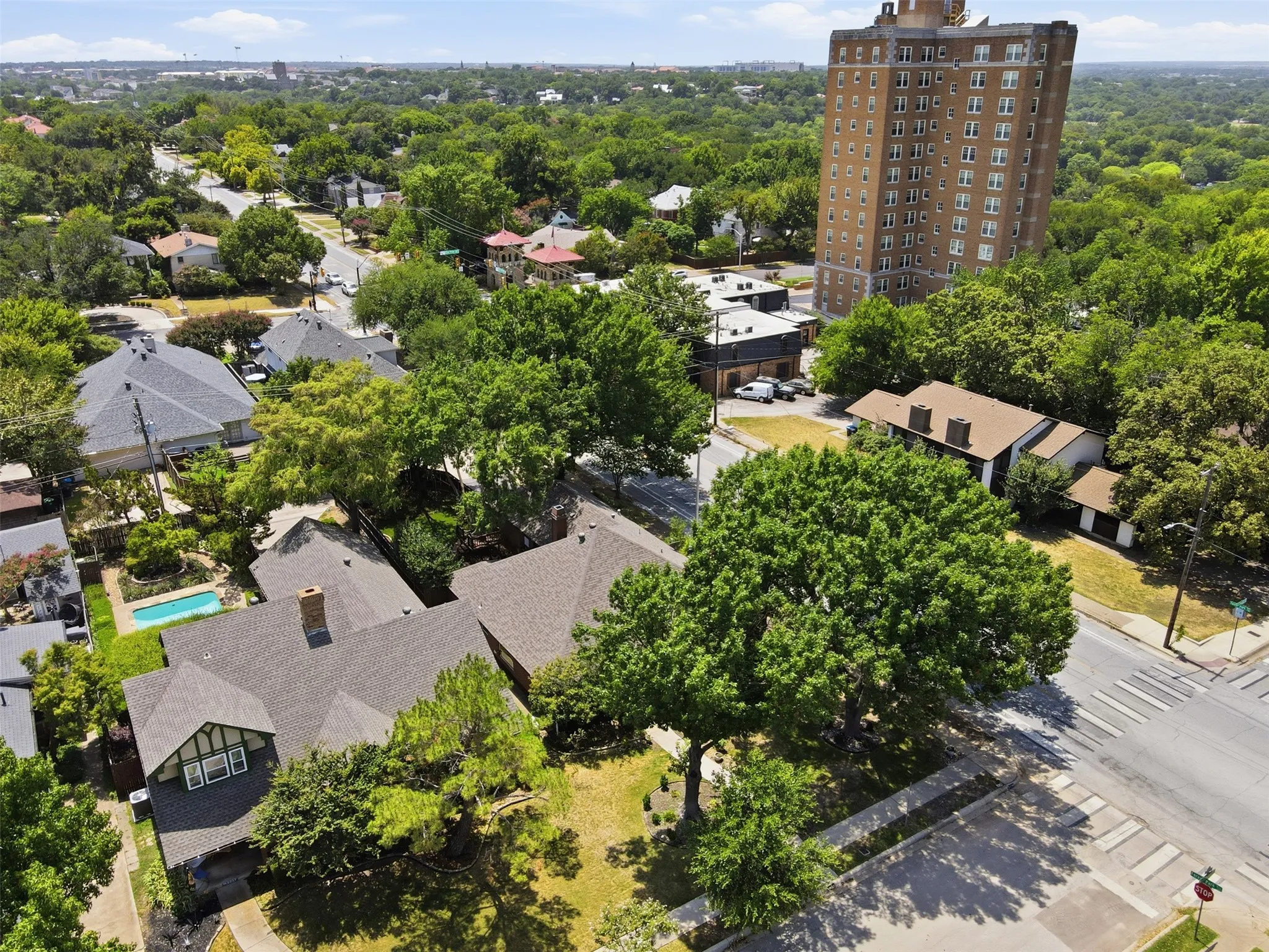 Single Family Residence For Sale in Tarrant County , 2229 Weatherbee Street, Fort Worth, Texas 76110, 3 Bedroom, 2 Bathroom, 2 Garage spaces, 2,175 Sqft, built in 1991, mls#21352977, Real Estate Agent in Fort Worth, Homes For Sale in Tarrant county, Homes For Sale in Fort Worth, Realtor in Fort Worth Texas, Real Estate Brokerage Independent Realty Texas, Luminita Cordes Realtor