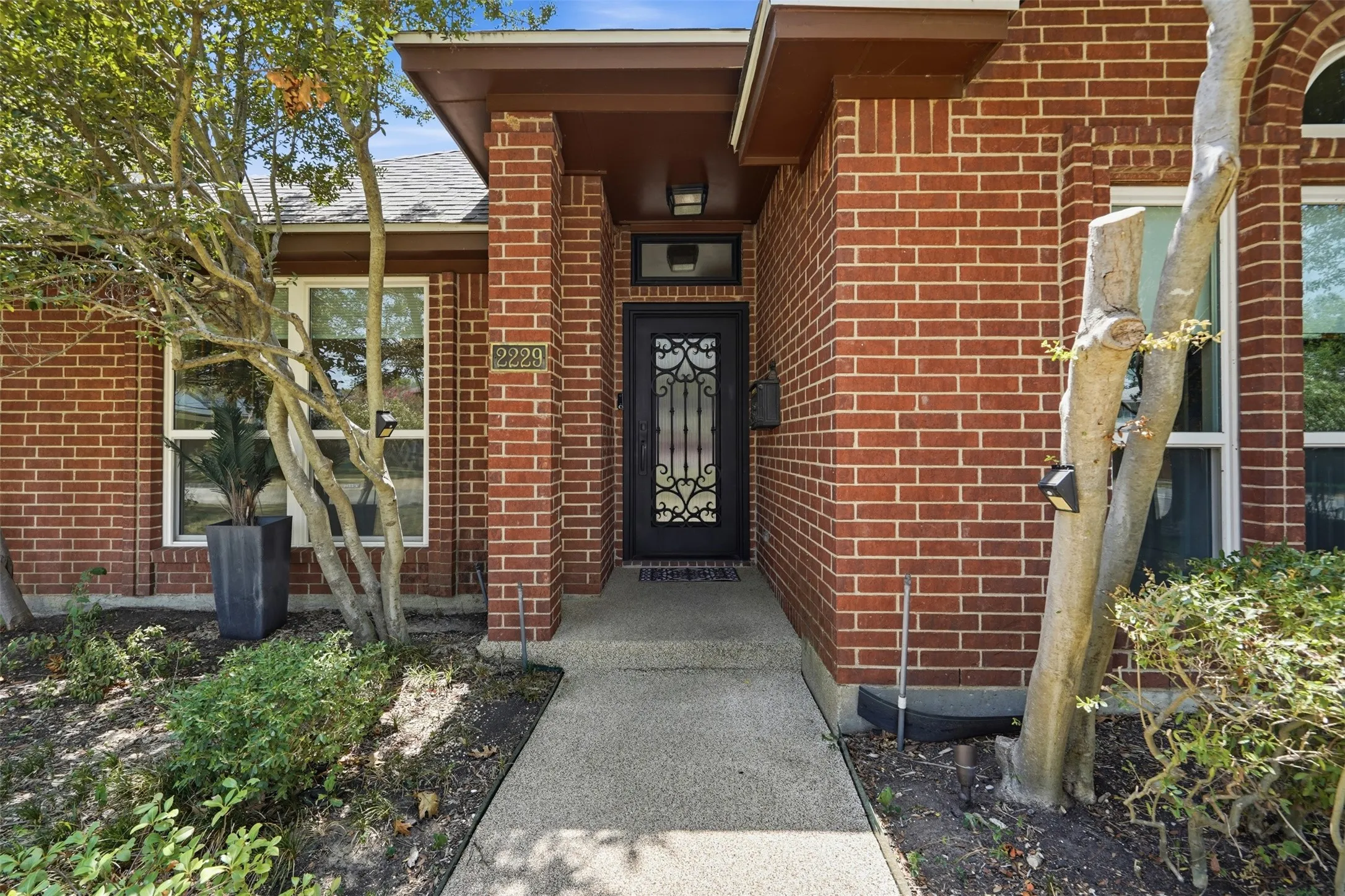 Single Family Residence For Sale in Tarrant County , 2229 Weatherbee Street, Fort Worth, Texas 76110, 3 Bedroom, 2 Bathroom, 2 Garage spaces, 2,175 Sqft, built in 1991, mls#21352977, Real Estate Agent in Fort Worth, Homes For Sale in Tarrant county, Homes For Sale in Fort Worth, Realtor in Fort Worth Texas, Real Estate Brokerage Independent Realty Texas, Luminita Cordes Realtor