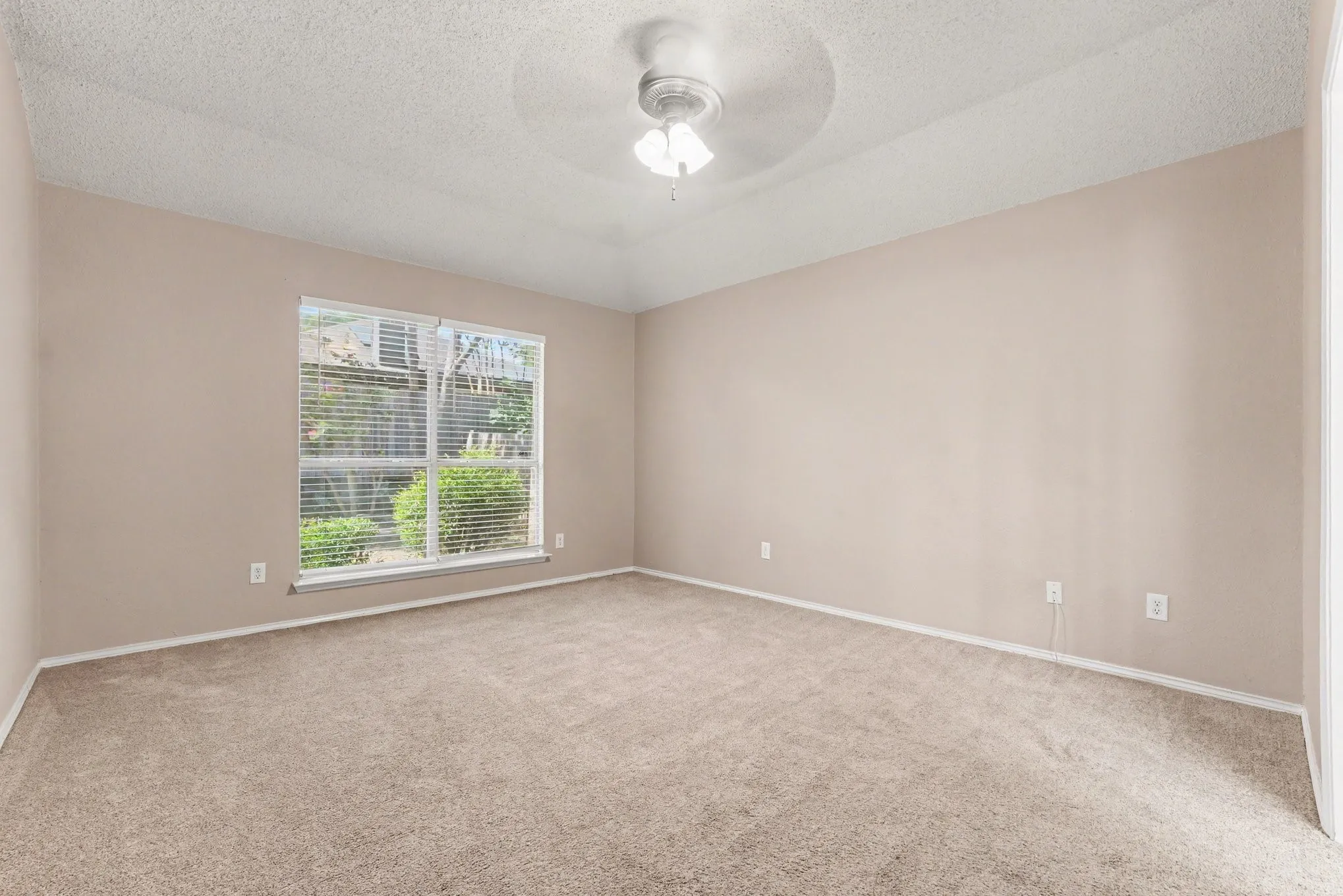 Single Family Residence For Sale in Collin County , 1010 Barkridge Drive, Mc Kinney, Texas 75069, 4 Bedroom, 2 Bathroom, 2 Garage spaces, 1,784 Sqft, built in 1997, mls#21352475, Real Estate Agent in Mc Kinney, Homes For Sale in Collin county, Homes For Sale in Mc Kinney, Realtor in Mc Kinney Texas, Real Estate Brokerage Independent Realty Texas, Luminita Cordes Realtor