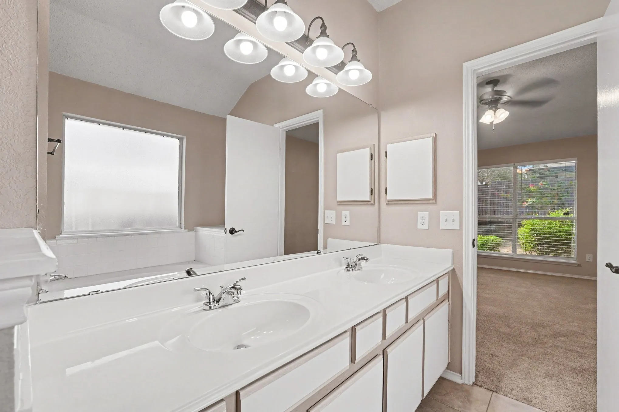 Single Family Residence For Sale in Collin County , 1010 Barkridge Drive, Mc Kinney, Texas 75069, 4 Bedroom, 2 Bathroom, 2 Garage spaces, 1,784 Sqft, built in 1997, mls#21352475, Real Estate Agent in Mc Kinney, Homes For Sale in Collin county, Homes For Sale in Mc Kinney, Realtor in Mc Kinney Texas, Real Estate Brokerage Independent Realty Texas, Luminita Cordes Realtor
