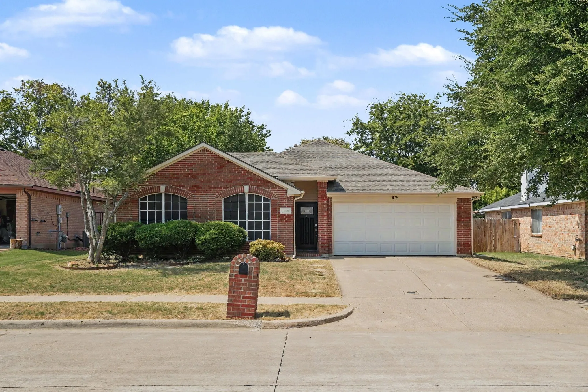 Single Family Residence For Sale in Collin County , 1010 Barkridge Drive, Mc Kinney, Texas 75069, 4 Bedroom, 2 Bathroom, 2 Garage spaces, 1,784 Sqft, built in 1997, mls#21352475, Real Estate Agent in Mc Kinney, Homes For Sale in Collin county, Homes For Sale in Mc Kinney, Realtor in Mc Kinney Texas, Real Estate Brokerage Independent Realty Texas, Luminita Cordes Realtor