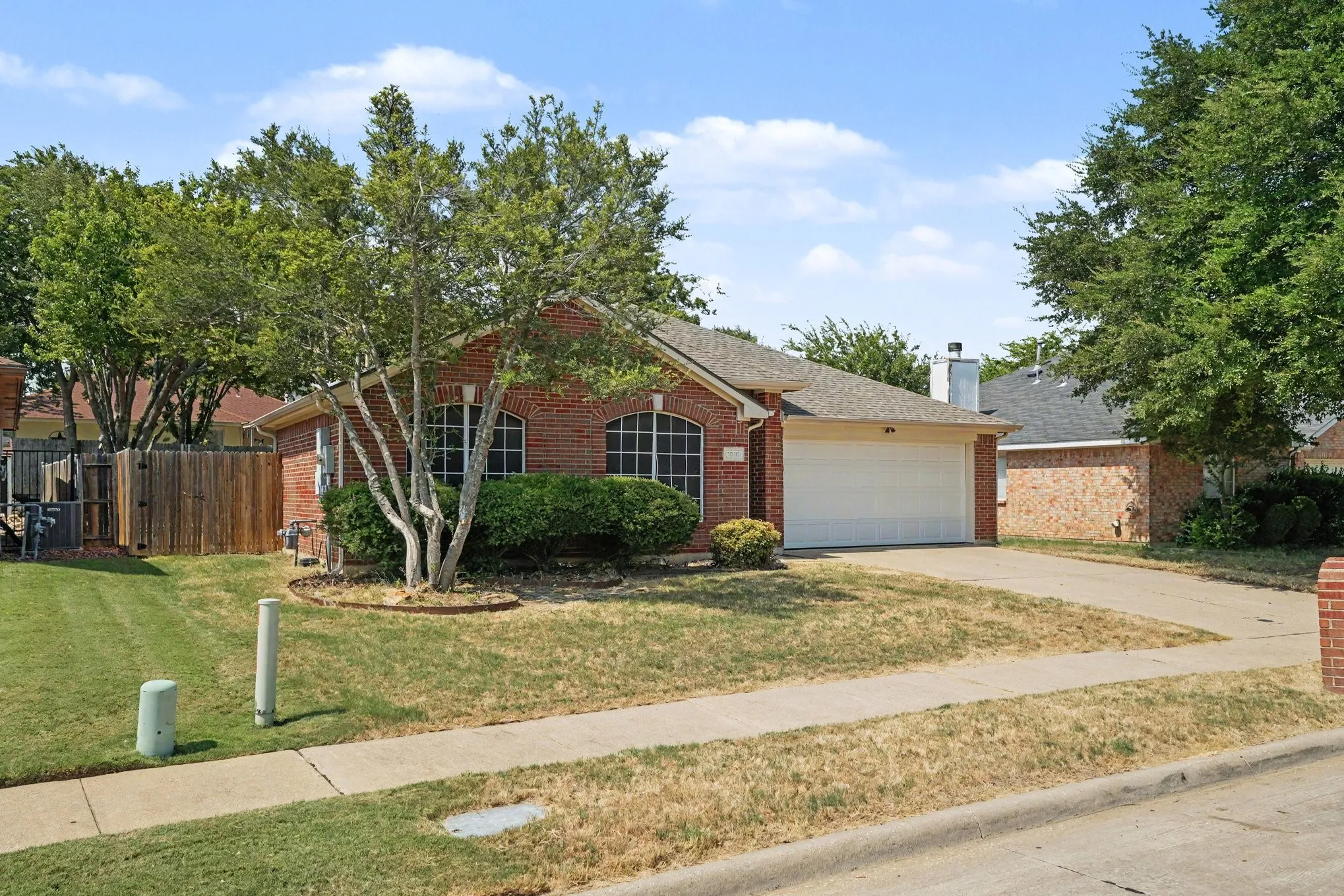 Single Family Residence For Sale in Collin County , 1010 Barkridge Drive, Mc Kinney, Texas 75069, 4 Bedroom, 2 Bathroom, 2 Garage spaces, 1,784 Sqft, built in 1997, mls#21352475, Real Estate Agent in Mc Kinney, Homes For Sale in Collin county, Homes For Sale in Mc Kinney, Realtor in Mc Kinney Texas, Real Estate Brokerage Independent Realty Texas, Luminita Cordes Realtor