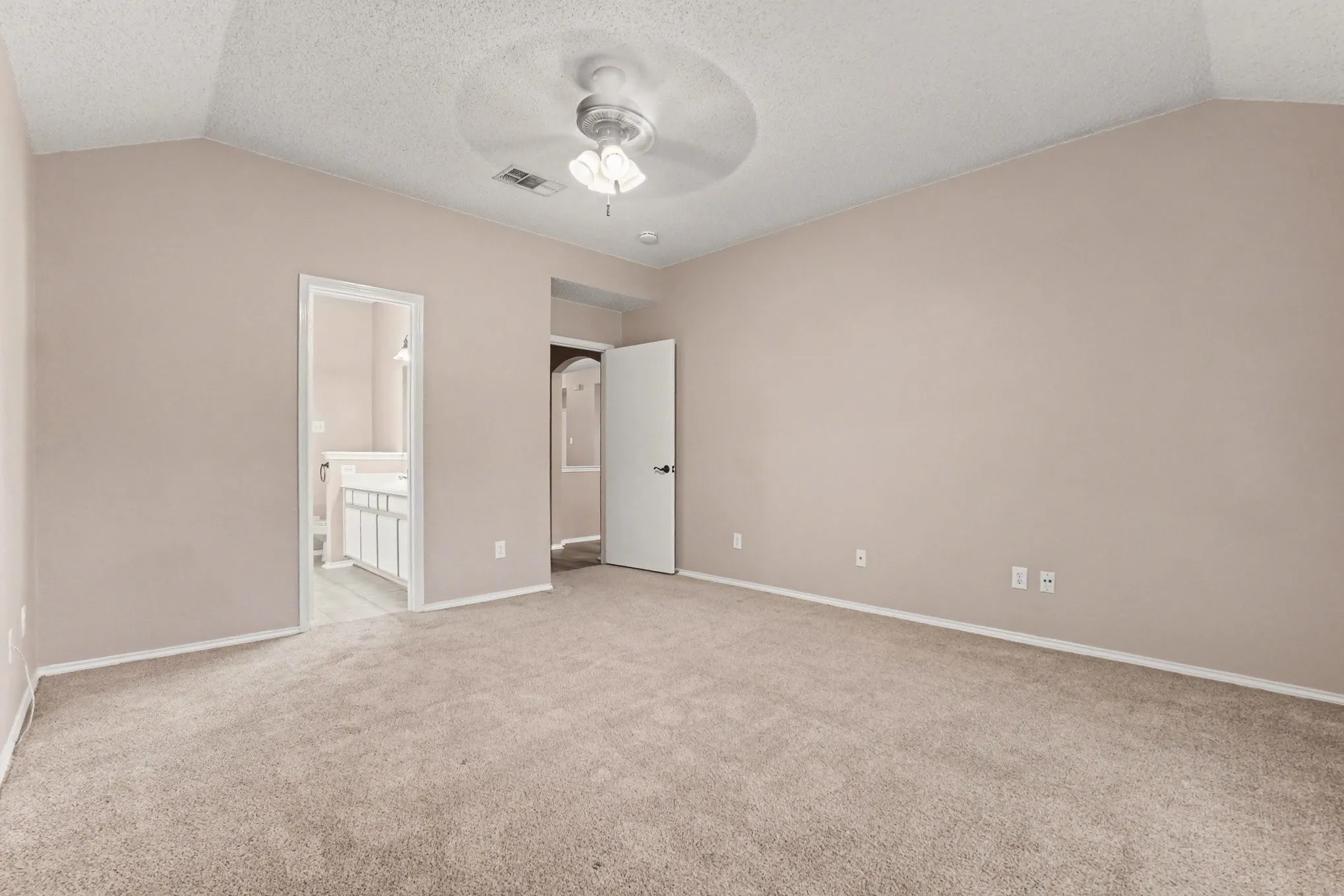Single Family Residence For Sale in Collin County , 1010 Barkridge Drive, Mc Kinney, Texas 75069, 4 Bedroom, 2 Bathroom, 2 Garage spaces, 1,784 Sqft, built in 1997, mls#21352475, Real Estate Agent in Mc Kinney, Homes For Sale in Collin county, Homes For Sale in Mc Kinney, Realtor in Mc Kinney Texas, Real Estate Brokerage Independent Realty Texas, Luminita Cordes Realtor