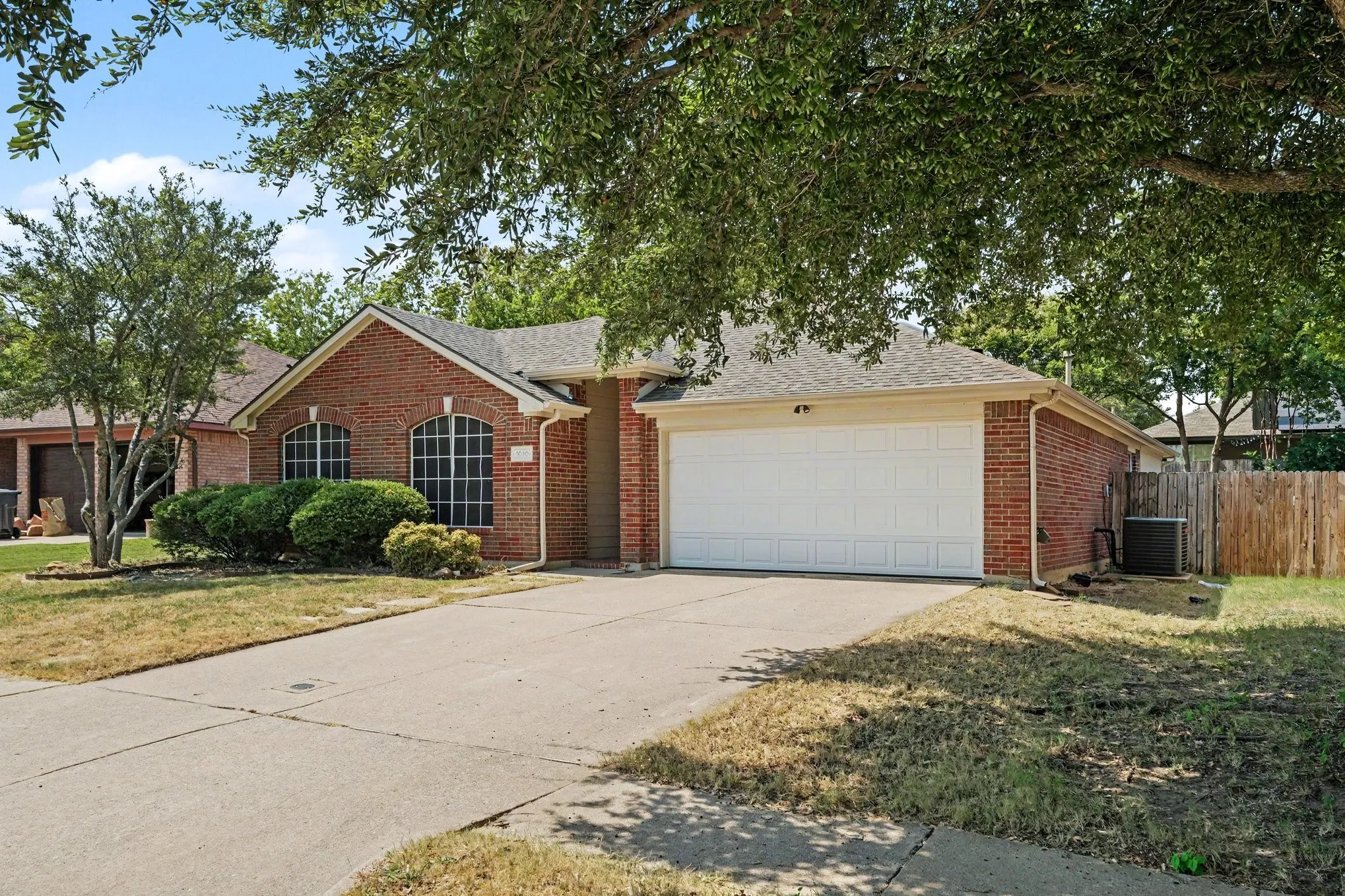Single Family Residence For Sale in Collin County , 1010 Barkridge Drive, Mc Kinney, Texas 75069, 4 Bedroom, 2 Bathroom, 2 Garage spaces, 1,784 Sqft, built in 1997, mls#21352475, Real Estate Agent in Mc Kinney, Homes For Sale in Collin county, Homes For Sale in Mc Kinney, Realtor in Mc Kinney Texas, Real Estate Brokerage Independent Realty Texas, Luminita Cordes Realtor