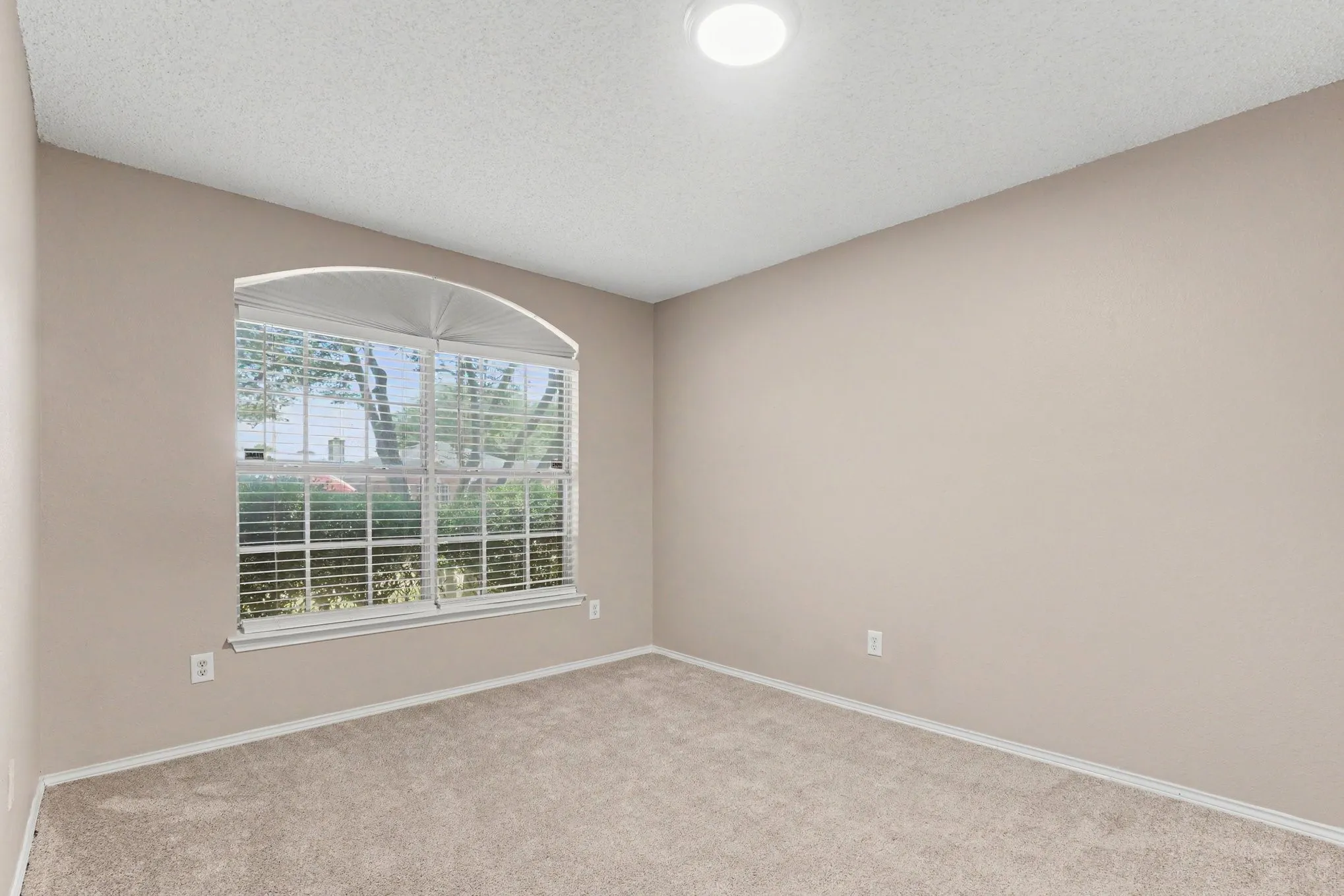 Single Family Residence For Sale in Collin County , 1010 Barkridge Drive, Mc Kinney, Texas 75069, 4 Bedroom, 2 Bathroom, 2 Garage spaces, 1,784 Sqft, built in 1997, mls#21352475, Real Estate Agent in Mc Kinney, Homes For Sale in Collin county, Homes For Sale in Mc Kinney, Realtor in Mc Kinney Texas, Real Estate Brokerage Independent Realty Texas, Luminita Cordes Realtor