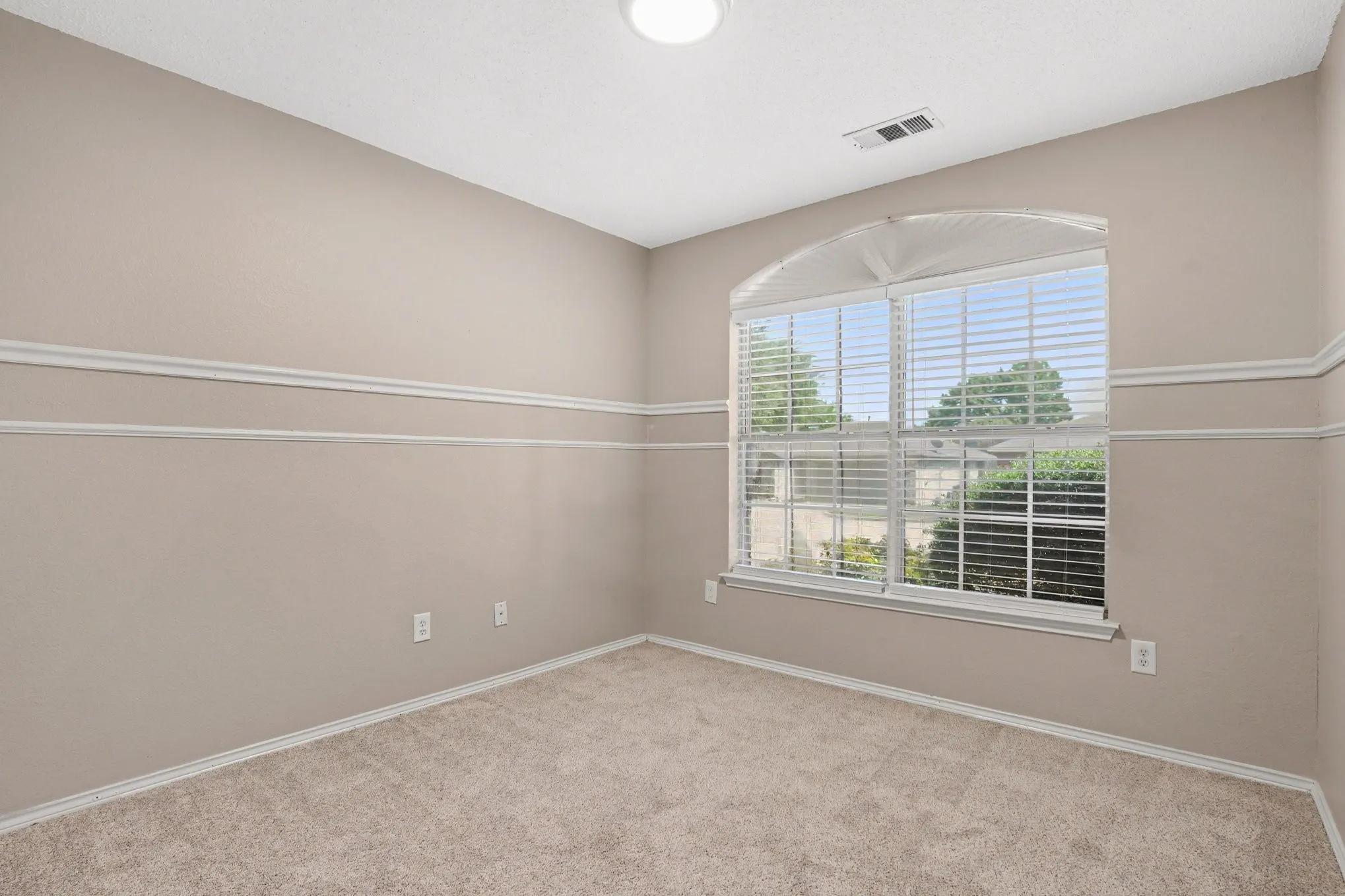 Single Family Residence For Sale in Collin County , 1010 Barkridge Drive, Mc Kinney, Texas 75069, 4 Bedroom, 2 Bathroom, 2 Garage spaces, 1,784 Sqft, built in 1997, mls#21352475, Real Estate Agent in Mc Kinney, Homes For Sale in Collin county, Homes For Sale in Mc Kinney, Realtor in Mc Kinney Texas, Real Estate Brokerage Independent Realty Texas, Luminita Cordes Realtor