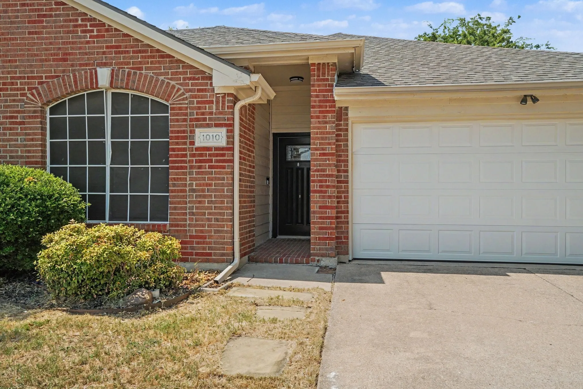 Single Family Residence For Sale in Collin County , 1010 Barkridge Drive, Mc Kinney, Texas 75069, 4 Bedroom, 2 Bathroom, 2 Garage spaces, 1,784 Sqft, built in 1997, mls#21352475, Real Estate Agent in Mc Kinney, Homes For Sale in Collin county, Homes For Sale in Mc Kinney, Realtor in Mc Kinney Texas, Real Estate Brokerage Independent Realty Texas, Luminita Cordes Realtor
