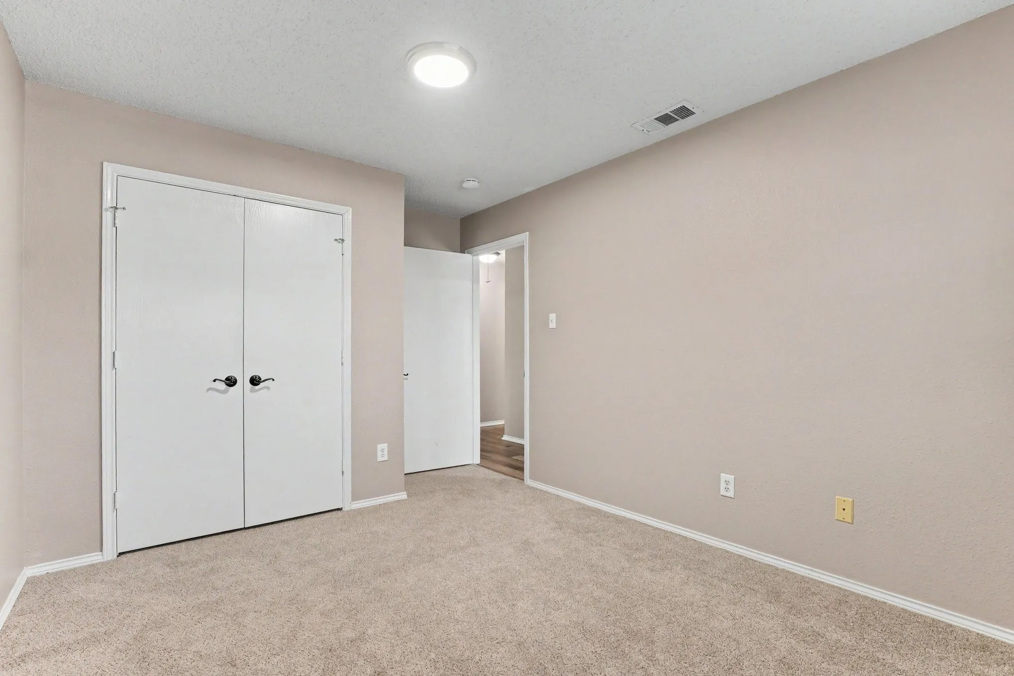 Single Family Residence For Sale in Collin County , 1010 Barkridge Drive, Mc Kinney, Texas 75069, 4 Bedroom, 2 Bathroom, 2 Garage spaces, 1,784 Sqft, built in 1997, mls#21352475, Real Estate Agent in Mc Kinney, Homes For Sale in Collin county, Homes For Sale in Mc Kinney, Realtor in Mc Kinney Texas, Real Estate Brokerage Independent Realty Texas, Luminita Cordes Realtor