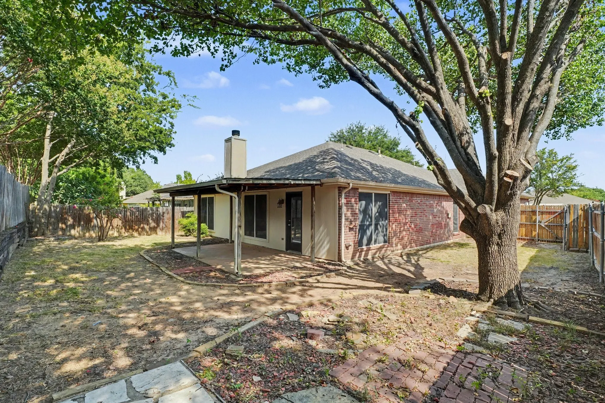 Single Family Residence For Sale in Collin County , 1010 Barkridge Drive, Mc Kinney, Texas 75069, 4 Bedroom, 2 Bathroom, 2 Garage spaces, 1,784 Sqft, built in 1997, mls#21352475, Real Estate Agent in Mc Kinney, Homes For Sale in Collin county, Homes For Sale in Mc Kinney, Realtor in Mc Kinney Texas, Real Estate Brokerage Independent Realty Texas, Luminita Cordes Realtor