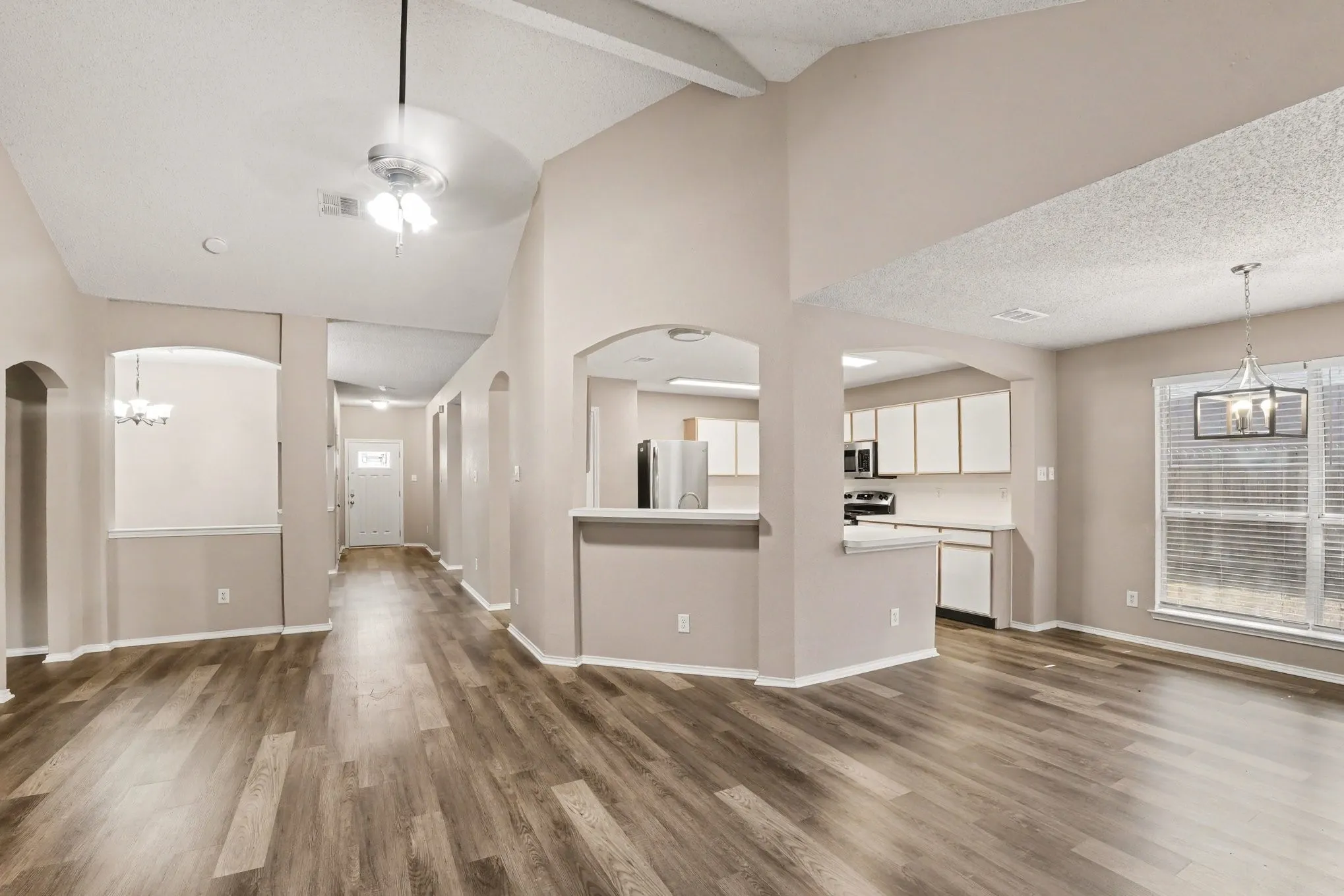 Single Family Residence For Sale in Collin County , 1010 Barkridge Drive, Mc Kinney, Texas 75069, 4 Bedroom, 2 Bathroom, 2 Garage spaces, 1,784 Sqft, built in 1997, mls#21352475, Real Estate Agent in Mc Kinney, Homes For Sale in Collin county, Homes For Sale in Mc Kinney, Realtor in Mc Kinney Texas, Real Estate Brokerage Independent Realty Texas, Luminita Cordes Realtor