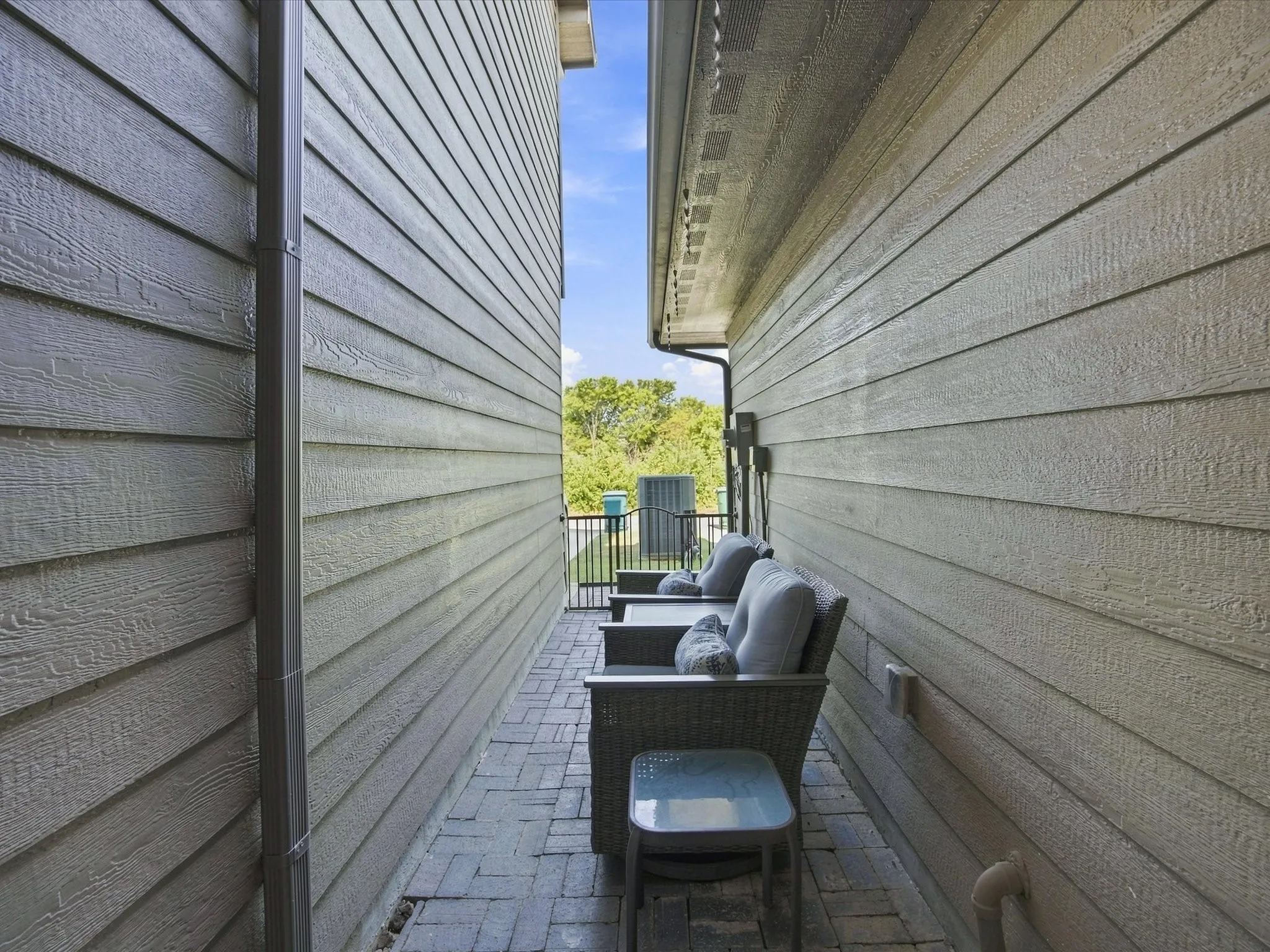 Townhouse For Sale in Denton County , 3049 Solana Circle, Denton, Texas 76207, 4 Bedroom, 3 Bathroom, 2 Garage spaces, 2,005 Sqft, built in 2019, mls#21355886, Real Estate Agent in Denton, Homes For Sale in Denton county, Homes For Sale in Denton, Realtor in Denton Texas, Real Estate Brokerage Independent Realty Texas, Luminita Cordes Realtor