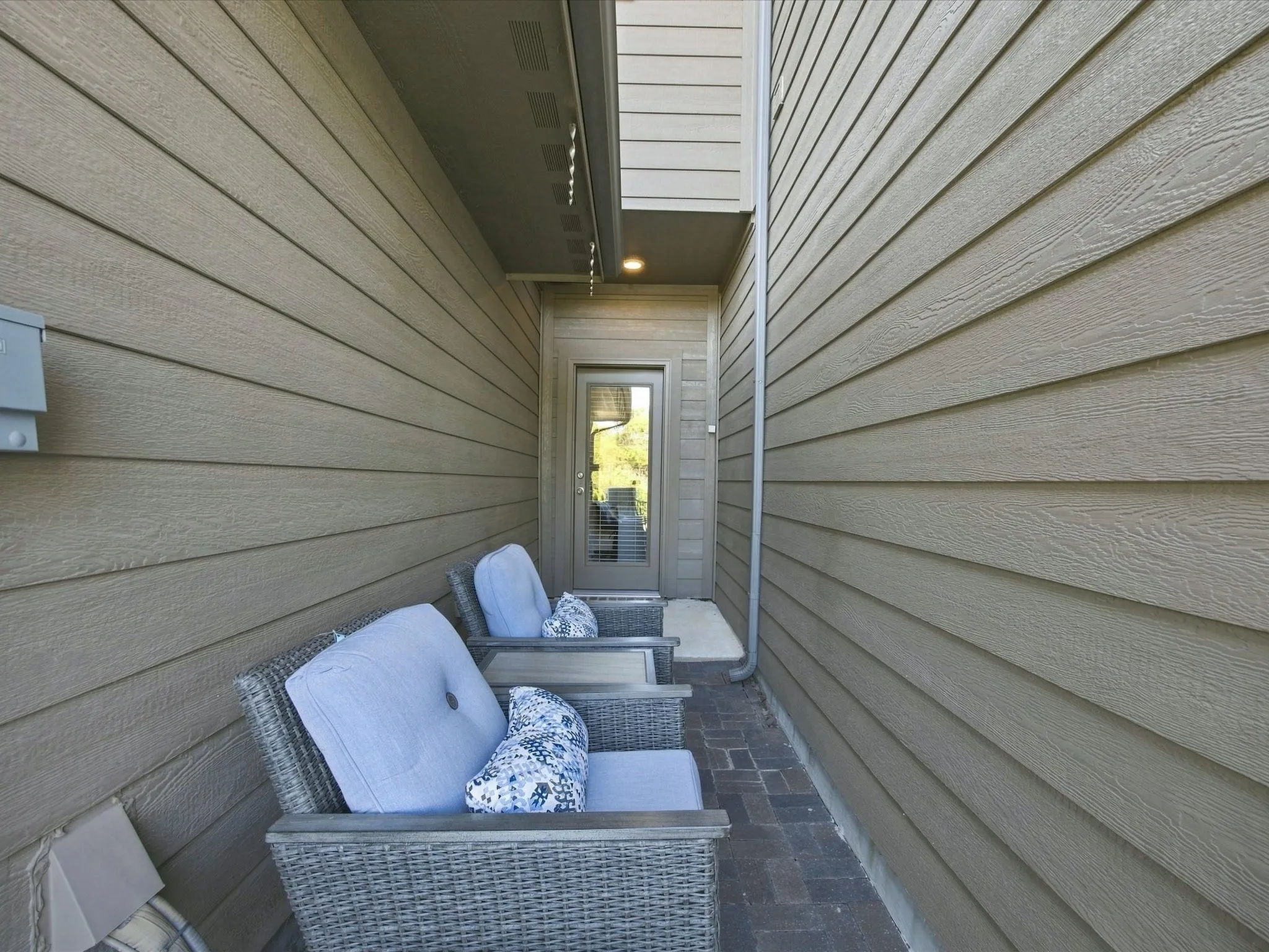 Townhouse For Sale in Denton County , 3049 Solana Circle, Denton, Texas 76207, 4 Bedroom, 3 Bathroom, 2 Garage spaces, 2,005 Sqft, built in 2019, mls#21355886, Real Estate Agent in Denton, Homes For Sale in Denton county, Homes For Sale in Denton, Realtor in Denton Texas, Real Estate Brokerage Independent Realty Texas, Luminita Cordes Realtor