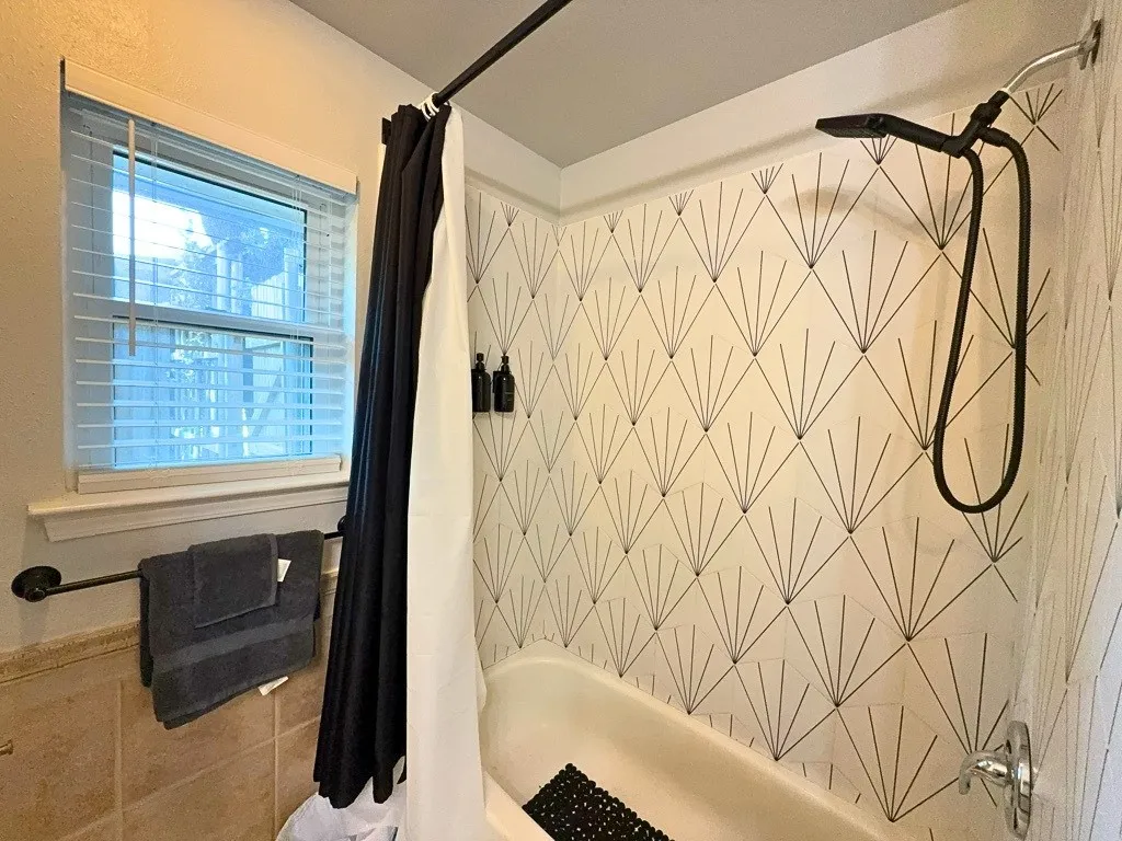 Single Family Residence For Rent in Tarrant County , 1900 Mill Run Drive, Arlington, Texas 76006, 4 Bedroom, 3 Bathroom, 2 Garage spaces, 2,506 Sqft, built in 1979, mls#21355870, Real Estate Agent in Arlington, Homes For Rent in Tarrant county, Homes For Rent in Arlington, Realtor in Arlington Texas, Real Estate Brokerage Independent Realty Texas, Luminita Cordes Realtor