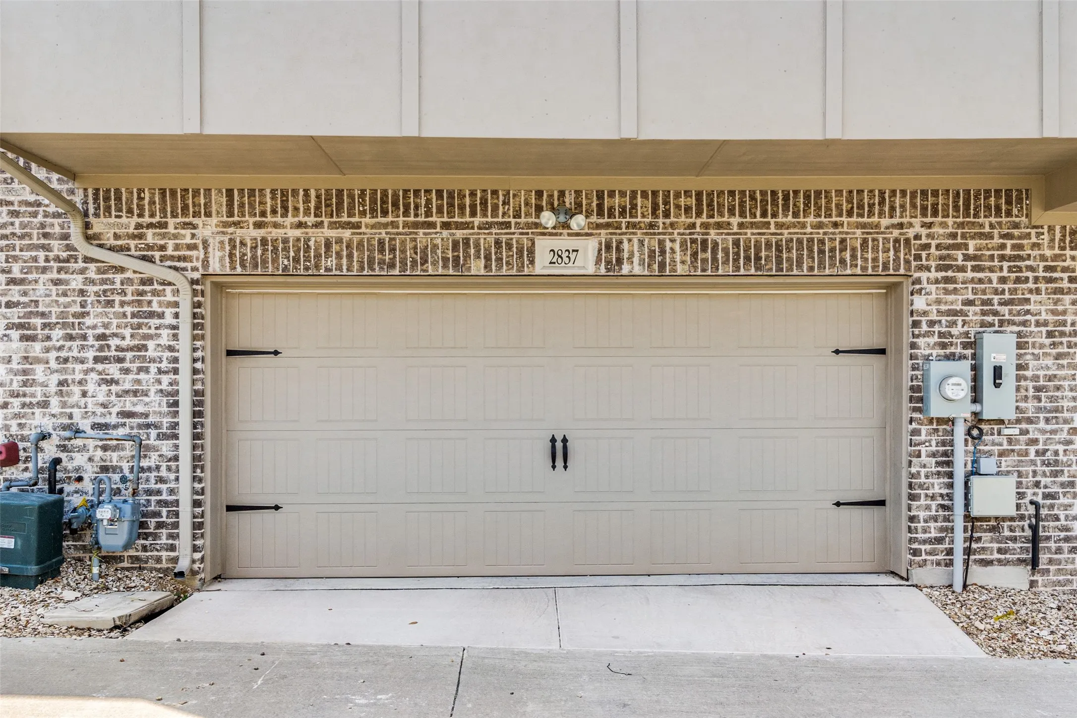 Townhouse For Rent in Denton County , 2837 Troutt Drive, Carrollton, Texas 75010, 3 Bedroom, 3 Bathroom, 2 Garage spaces, 1,718 Sqft, built in 2021, mls#21353140, Real Estate Agent in Carrollton, Homes For Rent in Denton county, Homes For Rent in Carrollton, Realtor in Carrollton Texas, Real Estate Brokerage Independent Realty Texas, Luminita Cordes Realtor