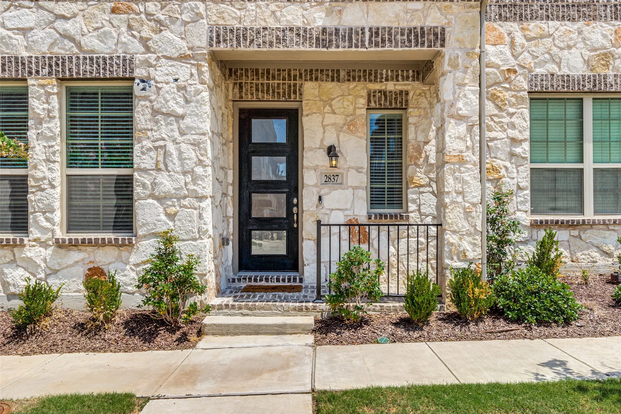 Townhouse For Rent in Denton County , 2837 Troutt Drive, Carrollton, Texas 75010, 3 Bedroom, 3 Bathroom, 2 Garage spaces, 1,718 Sqft, built in 2021, mls#21353140, Real Estate Agent in Carrollton, Homes For Rent in Denton county, Homes For Rent in Carrollton, Realtor in Carrollton Texas, Real Estate Brokerage Independent Realty Texas, Luminita Cordes Realtor