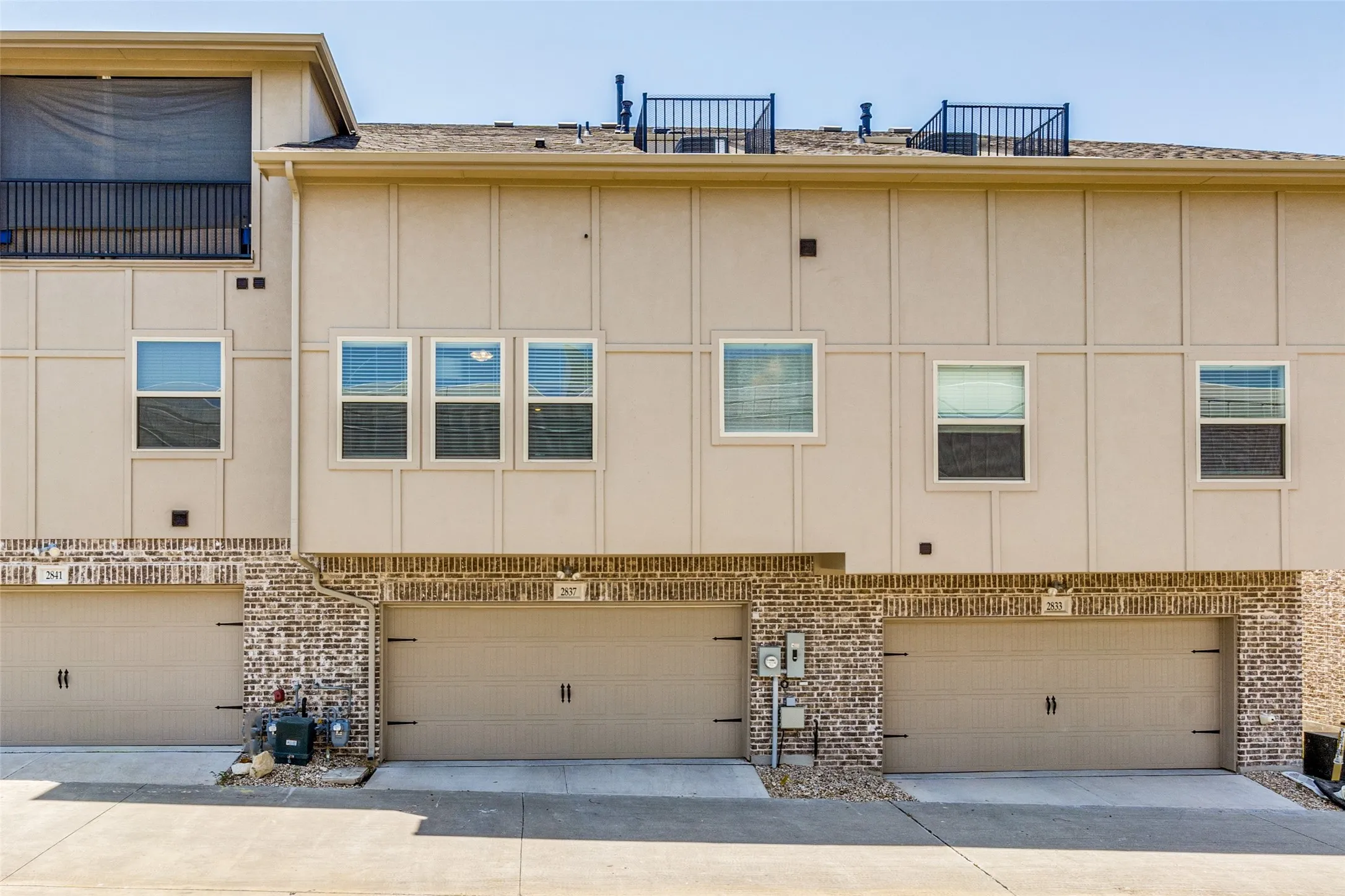 Townhouse For Rent in Denton County , 2837 Troutt Drive, Carrollton, Texas 75010, 3 Bedroom, 3 Bathroom, 2 Garage spaces, 1,718 Sqft, built in 2021, mls#21353140, Real Estate Agent in Carrollton, Homes For Rent in Denton county, Homes For Rent in Carrollton, Realtor in Carrollton Texas, Real Estate Brokerage Independent Realty Texas, Luminita Cordes Realtor