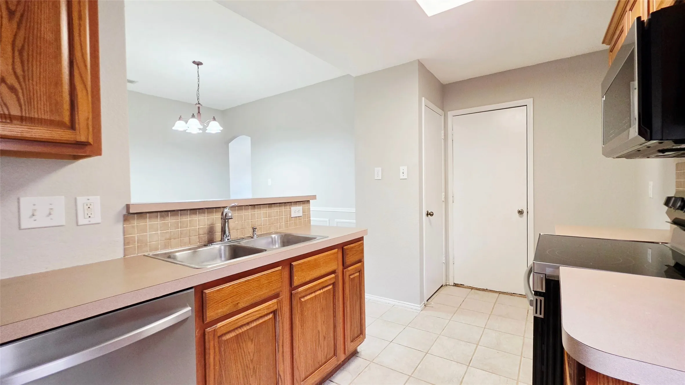 Single Family Residence For Sale in Tarrant County , 4921 Stirrup Way, Fort Worth, Texas 76244, 3 Bedroom, 2 Bathroom, 2 Garage spaces, 1,329 Sqft, built in 2003, mls#21355885, Real Estate Agent in Fort Worth, Homes For Sale in Tarrant county, Homes For Sale in Fort Worth, Realtor in Fort Worth Texas, Real Estate Brokerage Independent Realty Texas, Luminita Cordes Realtor
