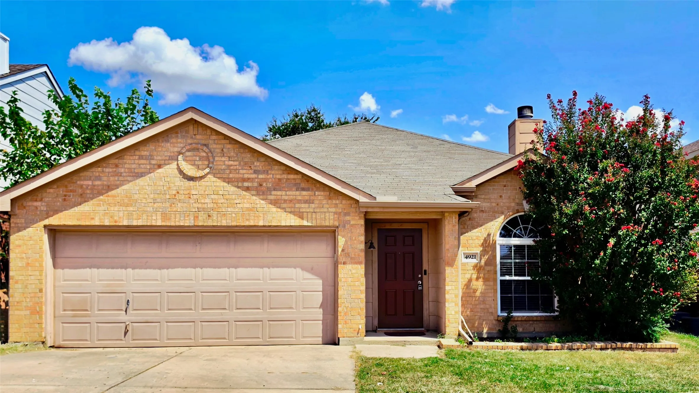 Single Family Residence For Sale in Tarrant County , 4921 Stirrup Way, Fort Worth, Texas 76244, 3 Bedroom, 2 Bathroom, 2 Garage spaces, 1,329 Sqft, built in 2003, mls#21355885, Real Estate Agent in Fort Worth, Homes For Sale in Tarrant county, Homes For Sale in Fort Worth, Realtor in Fort Worth Texas, Real Estate Brokerage Independent Realty Texas, Luminita Cordes Realtor