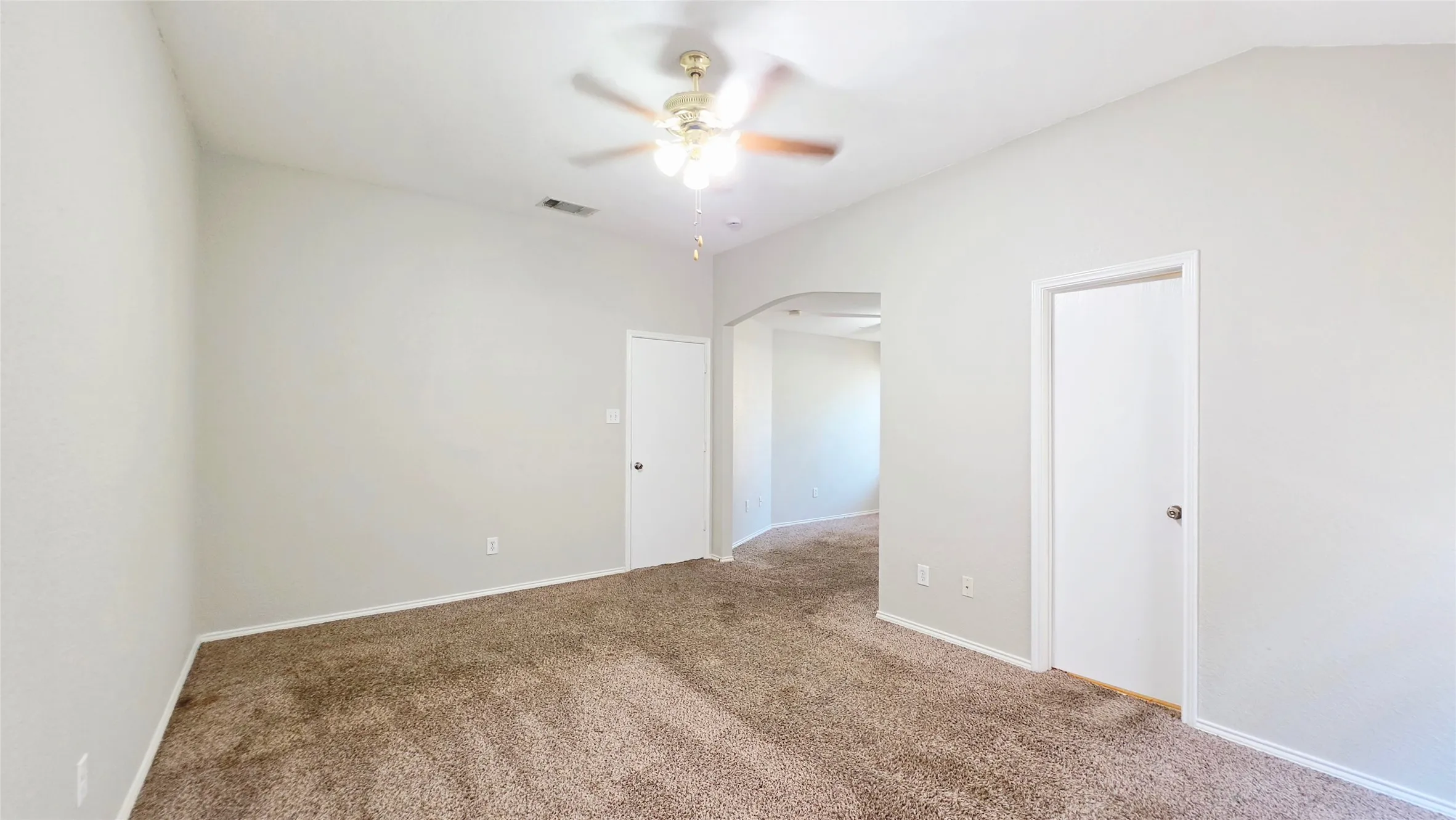 Single Family Residence For Sale in Tarrant County , 4921 Stirrup Way, Fort Worth, Texas 76244, 3 Bedroom, 2 Bathroom, 2 Garage spaces, 1,329 Sqft, built in 2003, mls#21355885, Real Estate Agent in Fort Worth, Homes For Sale in Tarrant county, Homes For Sale in Fort Worth, Realtor in Fort Worth Texas, Real Estate Brokerage Independent Realty Texas, Luminita Cordes Realtor