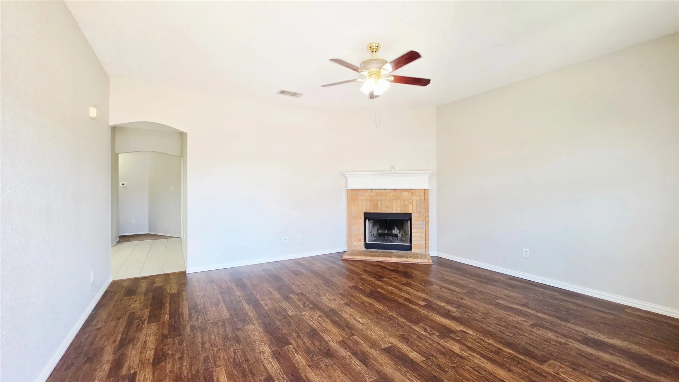 Single Family Residence For Sale in Tarrant County , 4921 Stirrup Way, Fort Worth, Texas 76244, 3 Bedroom, 2 Bathroom, 2 Garage spaces, 1,329 Sqft, built in 2003, mls#21355885, Real Estate Agent in Fort Worth, Homes For Sale in Tarrant county, Homes For Sale in Fort Worth, Realtor in Fort Worth Texas, Real Estate Brokerage Independent Realty Texas, Luminita Cordes Realtor